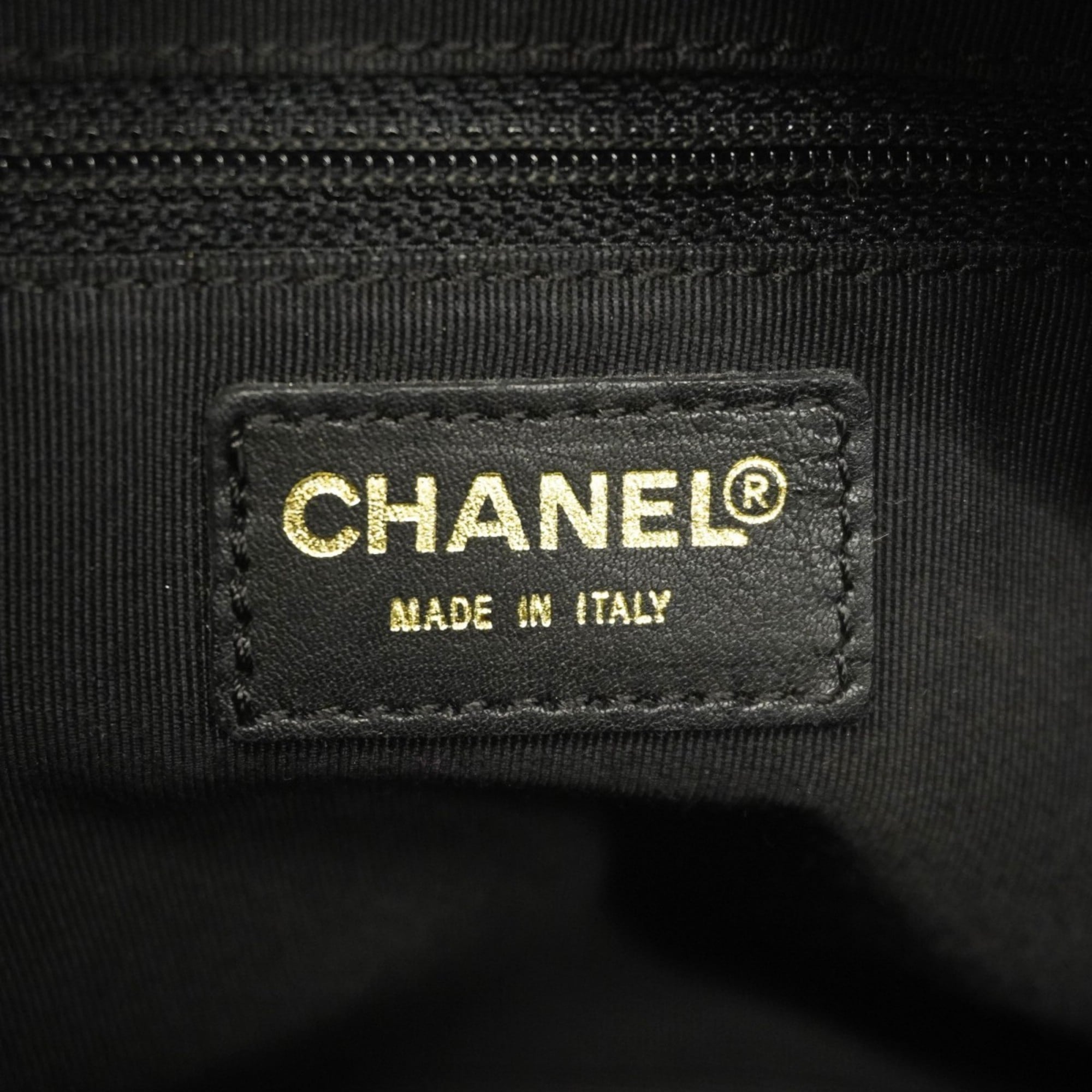 Chanel Black Grained Calfskin Shoulder Bag (Pre-Owned)