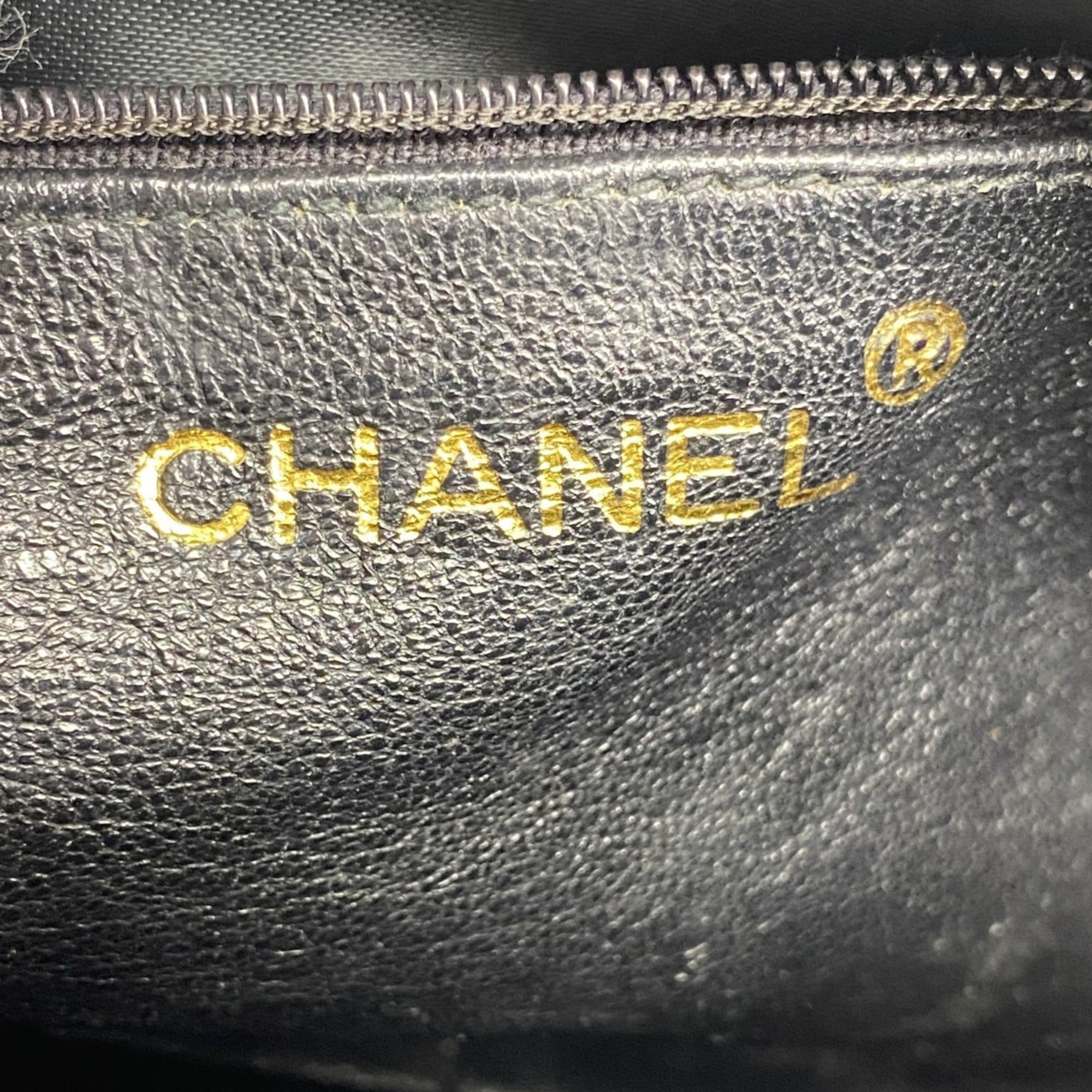 Chanel Black Leather Shoulder Bag (Pre-Owned)