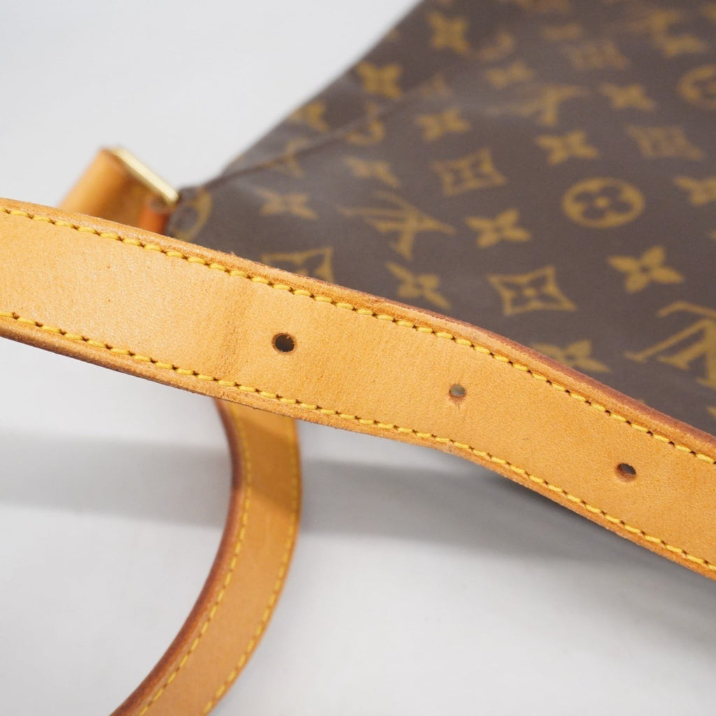 Louis Vuitton Brown Shoulder Bag (Pre-Owned)