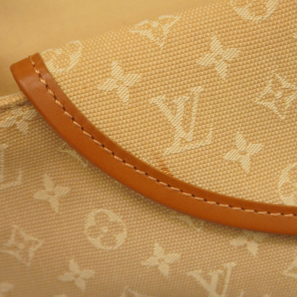 Louis Vuitton Beige Shoulder Bag (Pre-Owned)