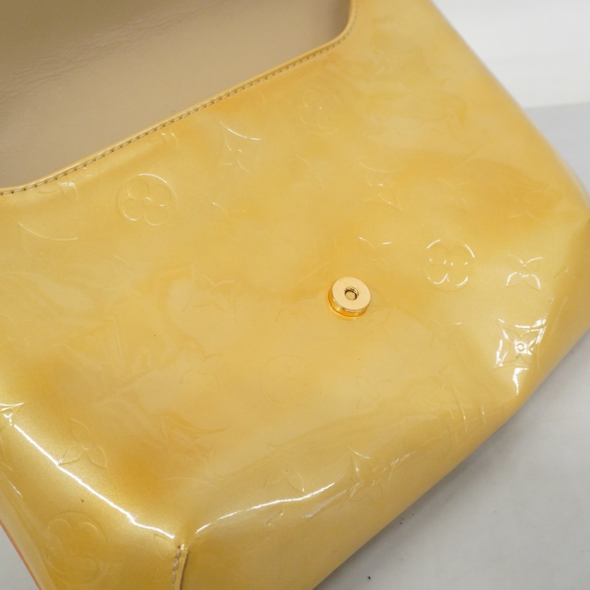 Louis Vuitton Beige Shoulder Bag (Pre-Owned)