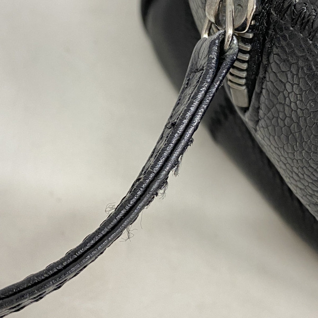 Chanel Black Grained Calfskin Shoulder Bag (Pre-Owned)