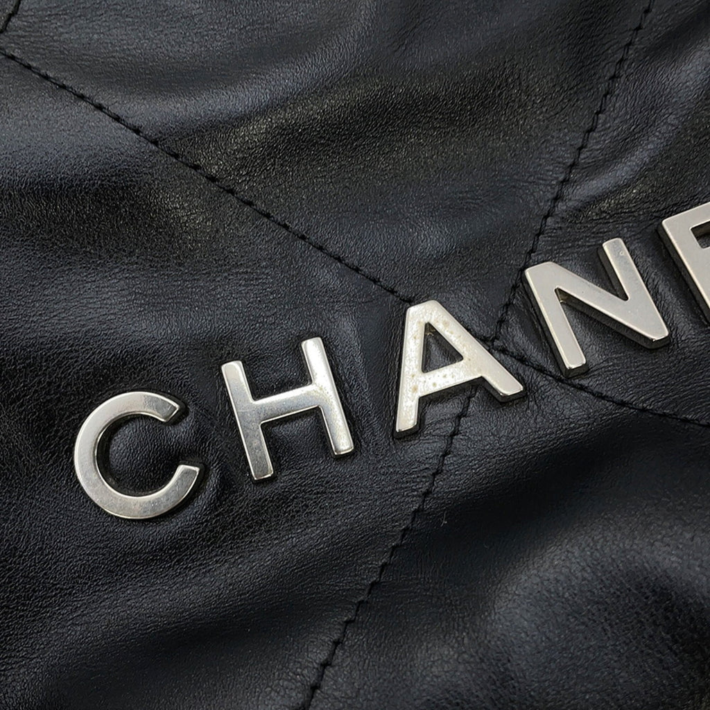 Chanel Black Leather Handbag (Pre-Owned)