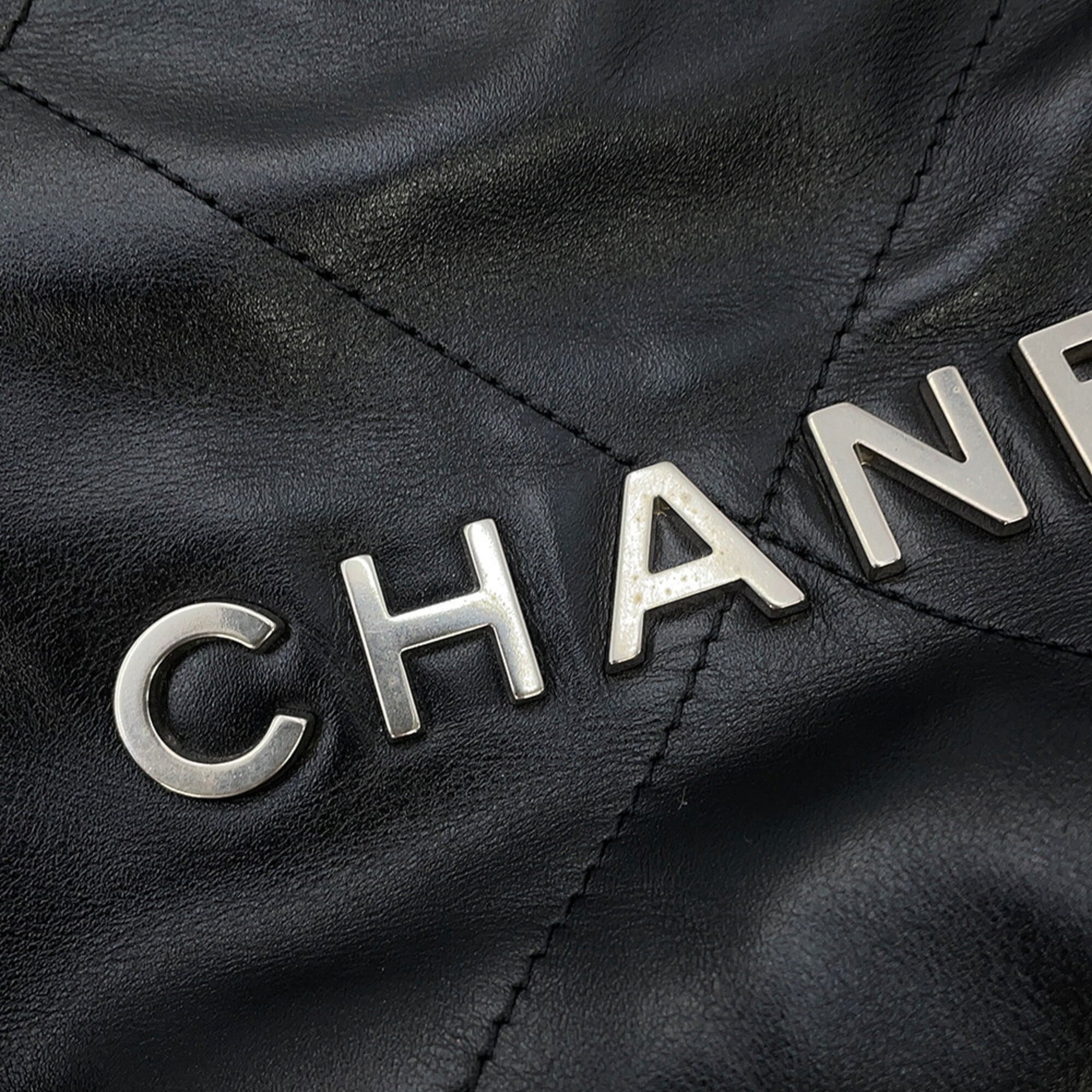 Chanel Black Leather Handbag (Pre-Owned)