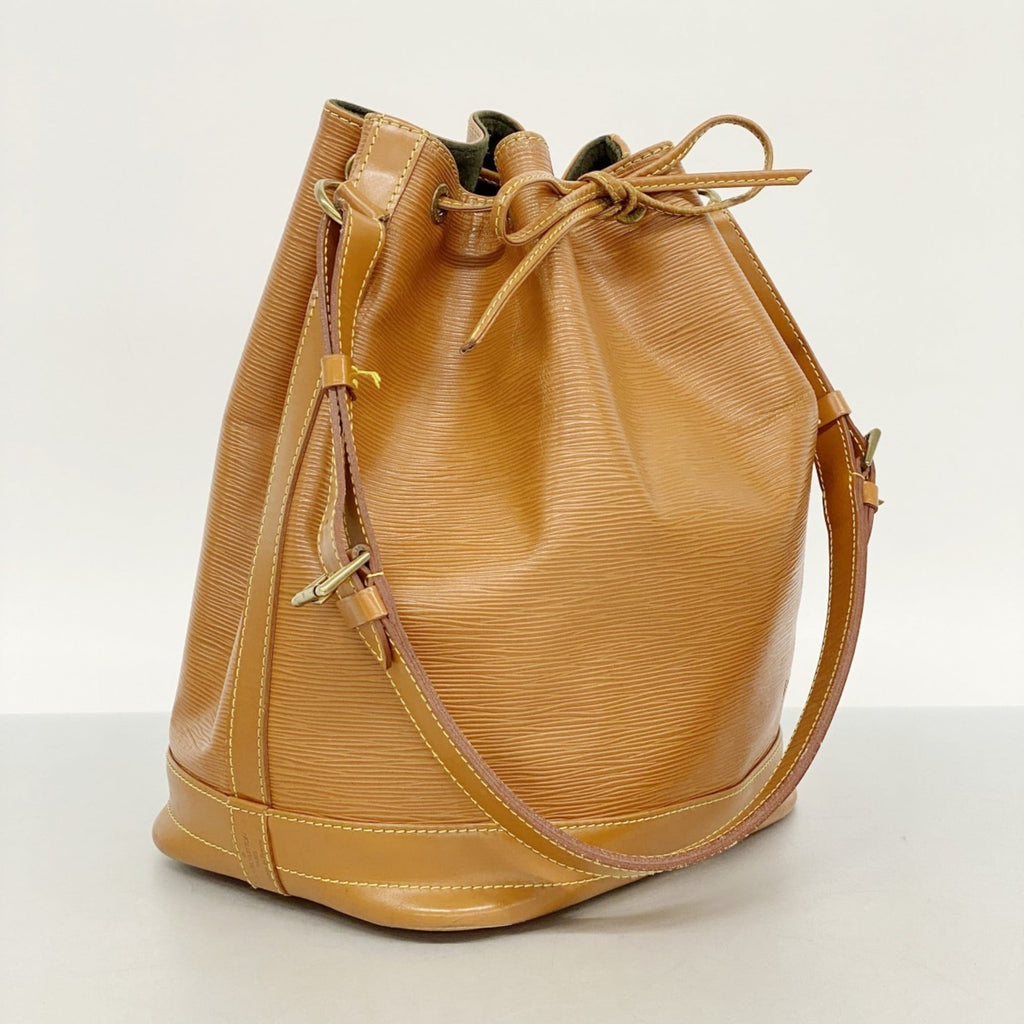 Louis Vuitton Gold Cipango Shoulder Bag (Pre-Owned)