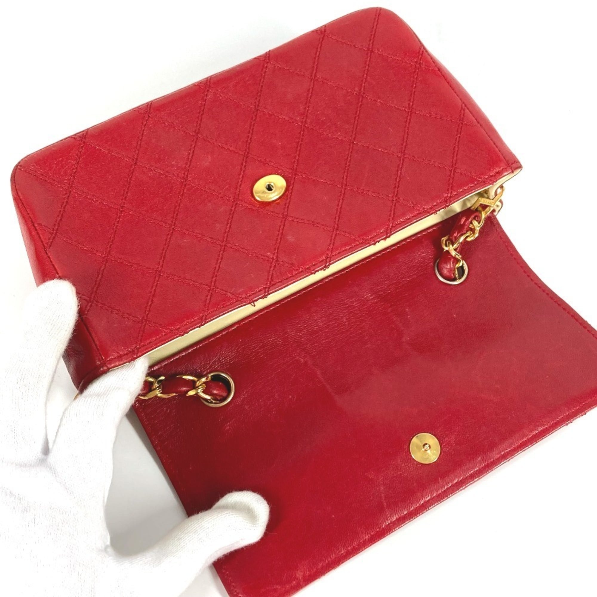 Chanel Matelasse Red Color Leather Pochette Shoulder Bag (Pre-Owned)