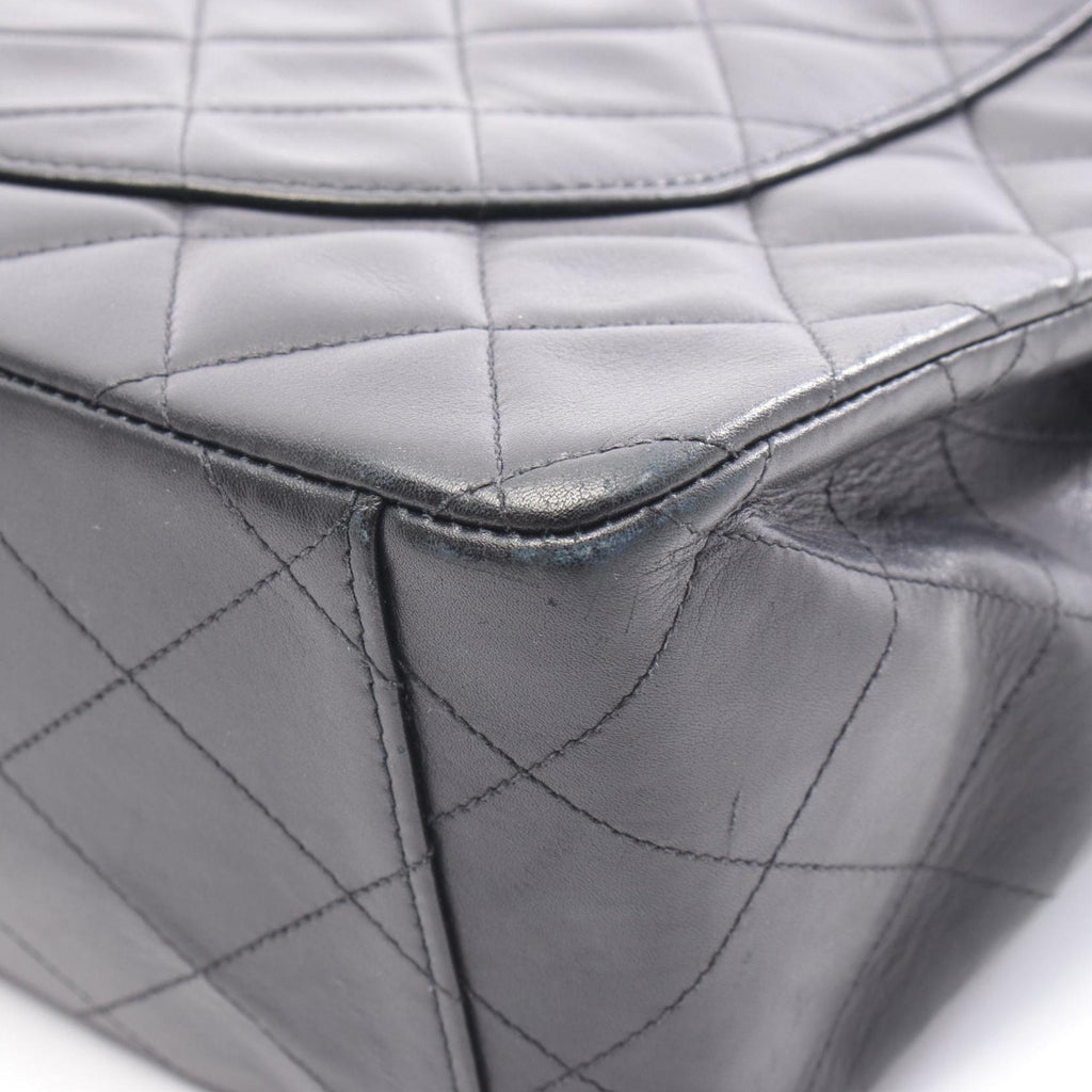 Chanel Black Leather Shoulder Bag (Pre-Owned)