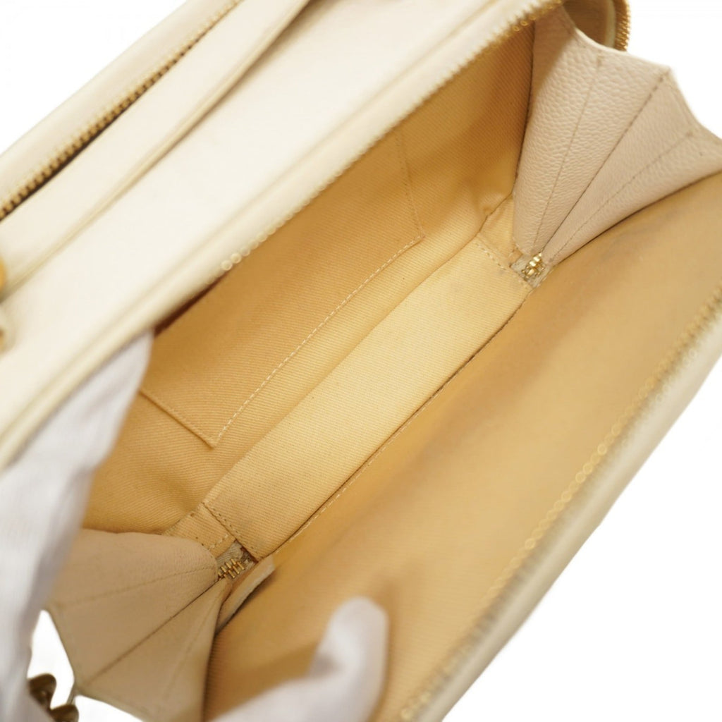 Chanel White Grained Calfskin Handbag (Pre-Owned)