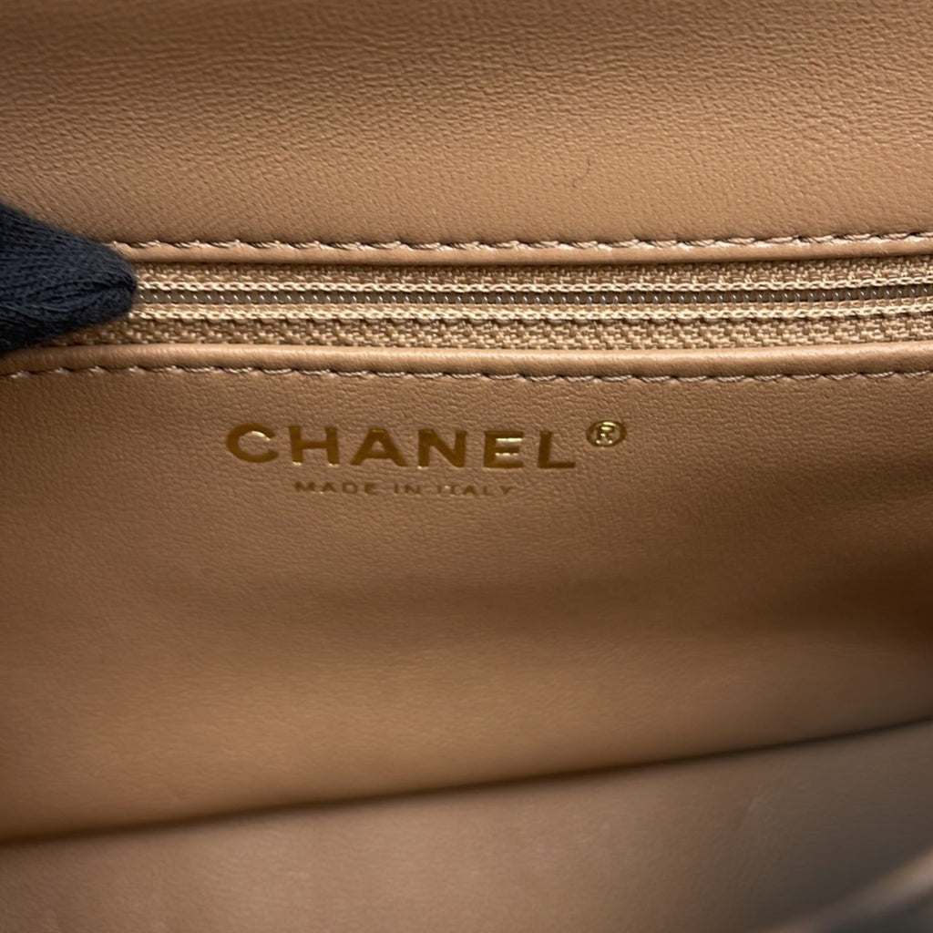 Chanel Matelasse Beige Leather Handbag (Pre-Owned)