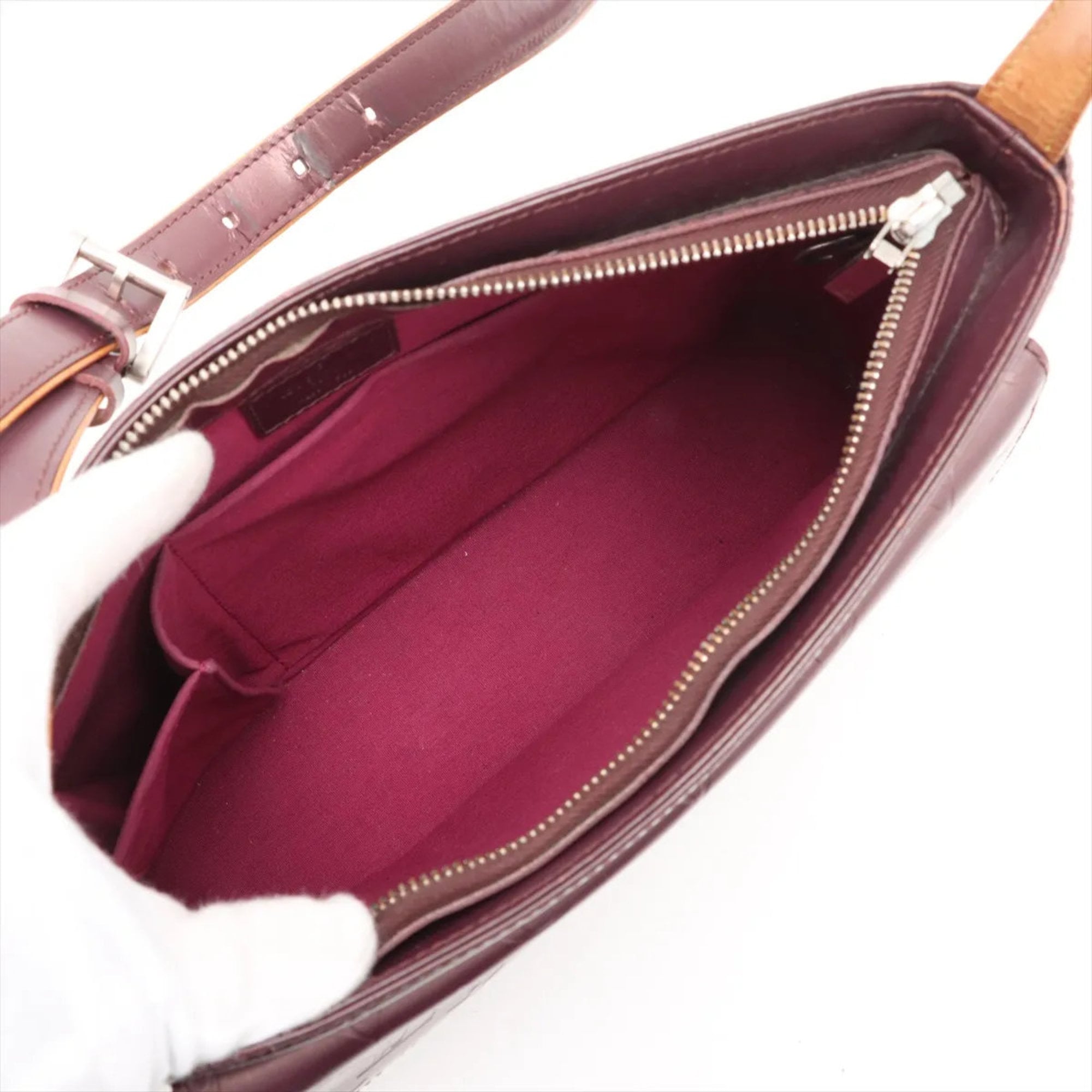 Louis Vuitton Violet Leather Shoulder Bag (Pre-Owned)