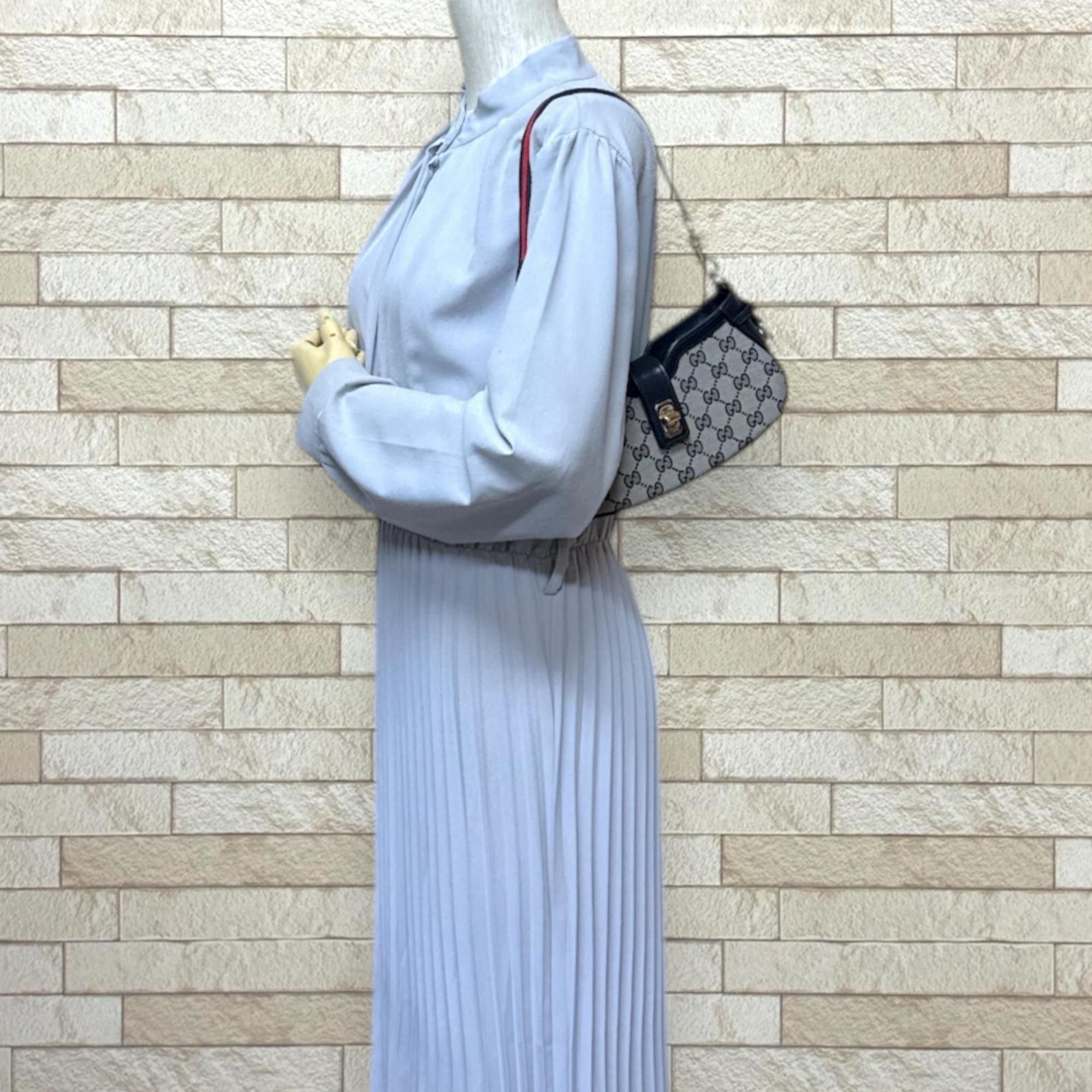 Gucci Beige Navy Gg Canvas Shoulder Bag (Pre-Owned)
