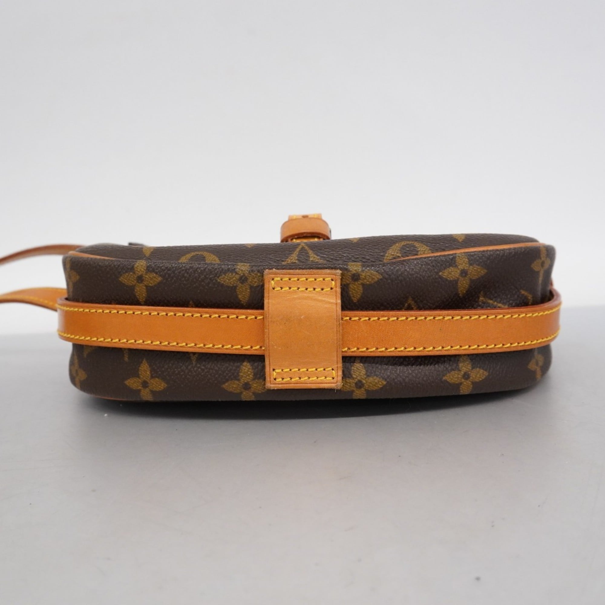 Louis Vuitton Brown Shoulder Bag (Pre-Owned)