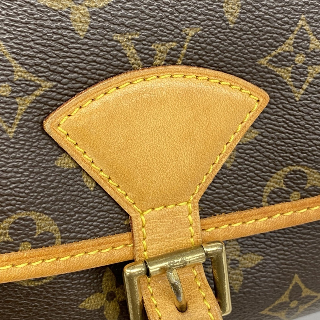 Louis Vuitton Brown Shoulder Bag (Pre-Owned)