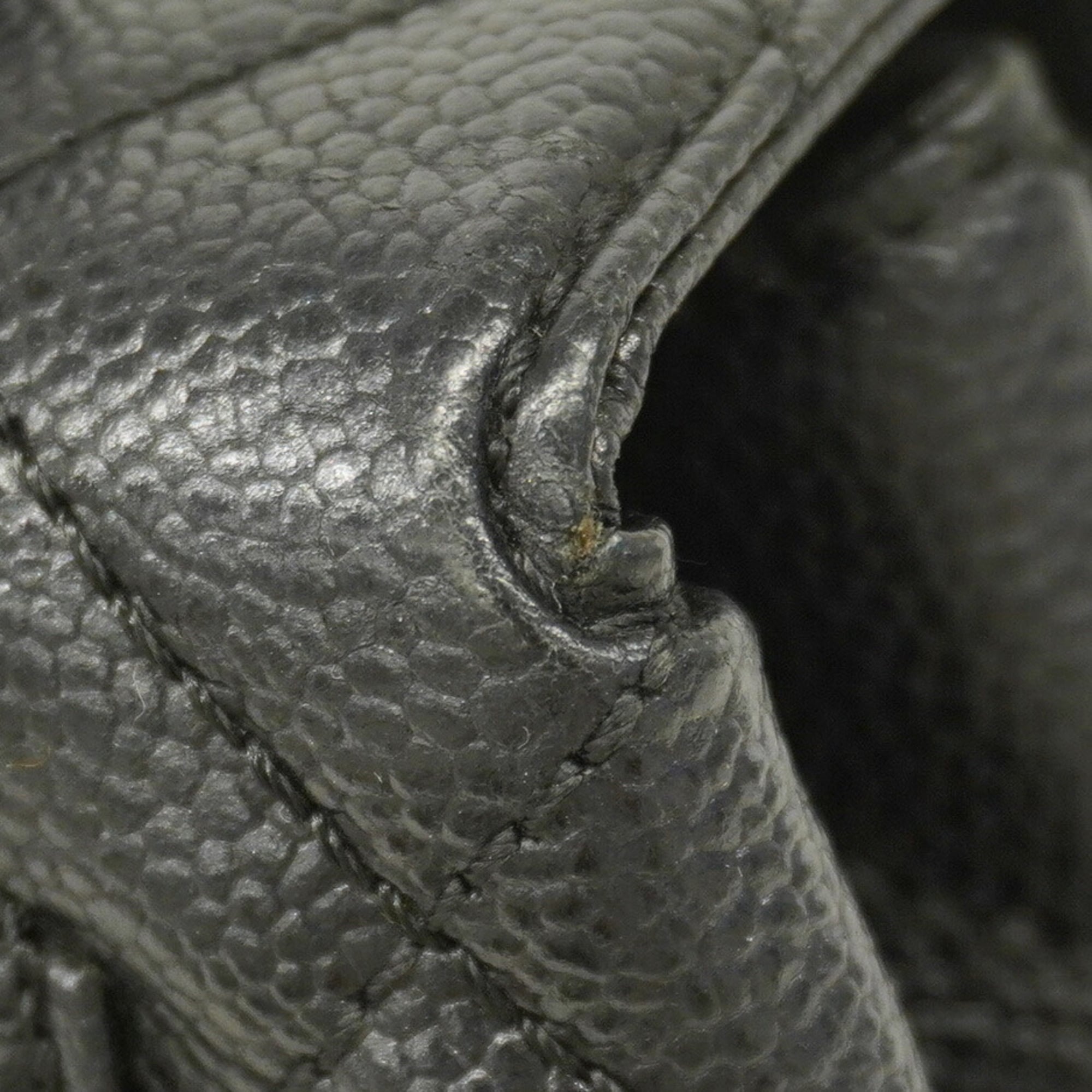 Chanel Black Grained Calfskin Handbag (Pre-Owned)