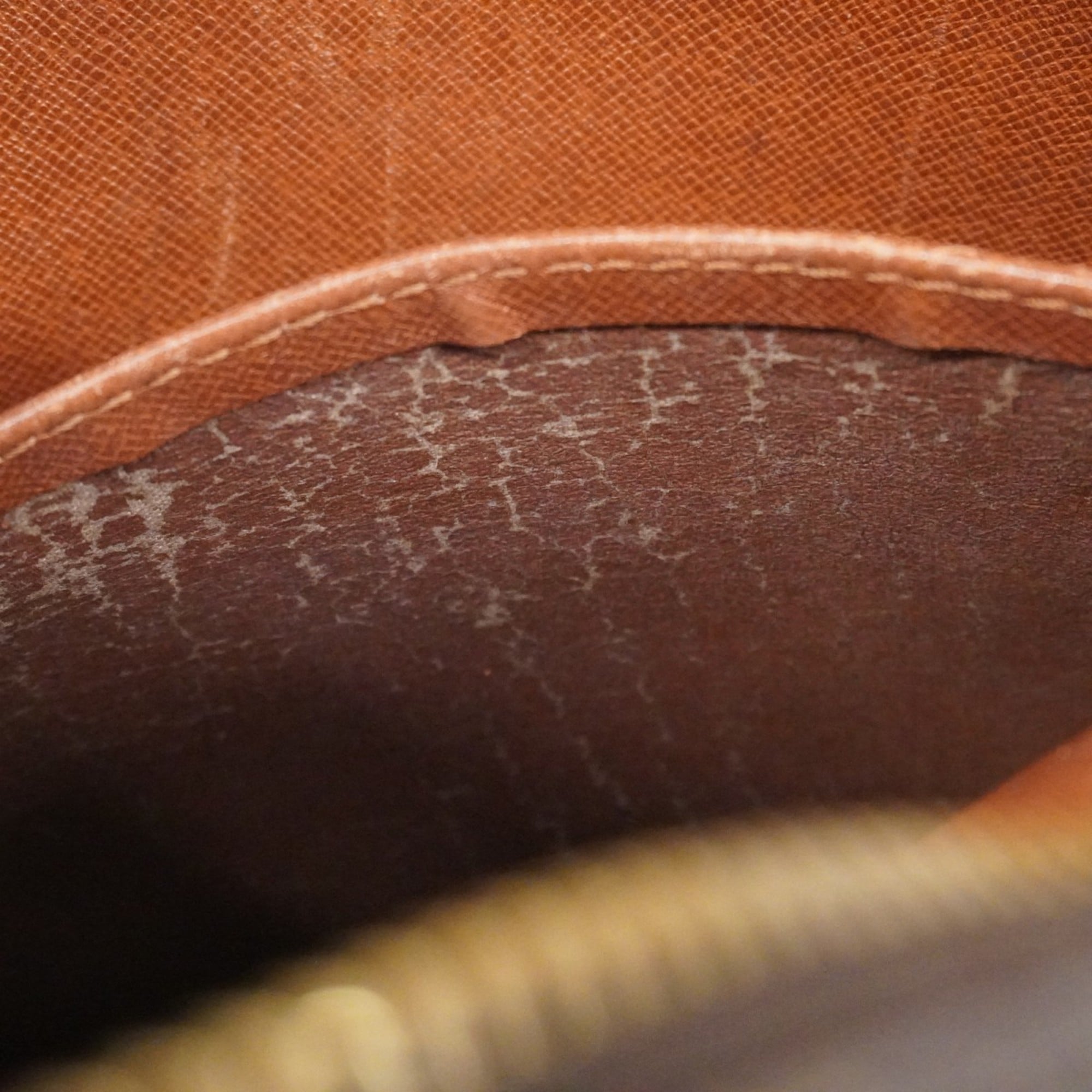 Louis Vuitton Brown Shoulder Bag (Pre-Owned)