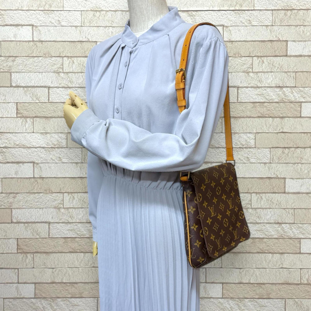 Louis Vuitton Brown Monogram Canvas Shoulder Bag (Pre-Owned)
