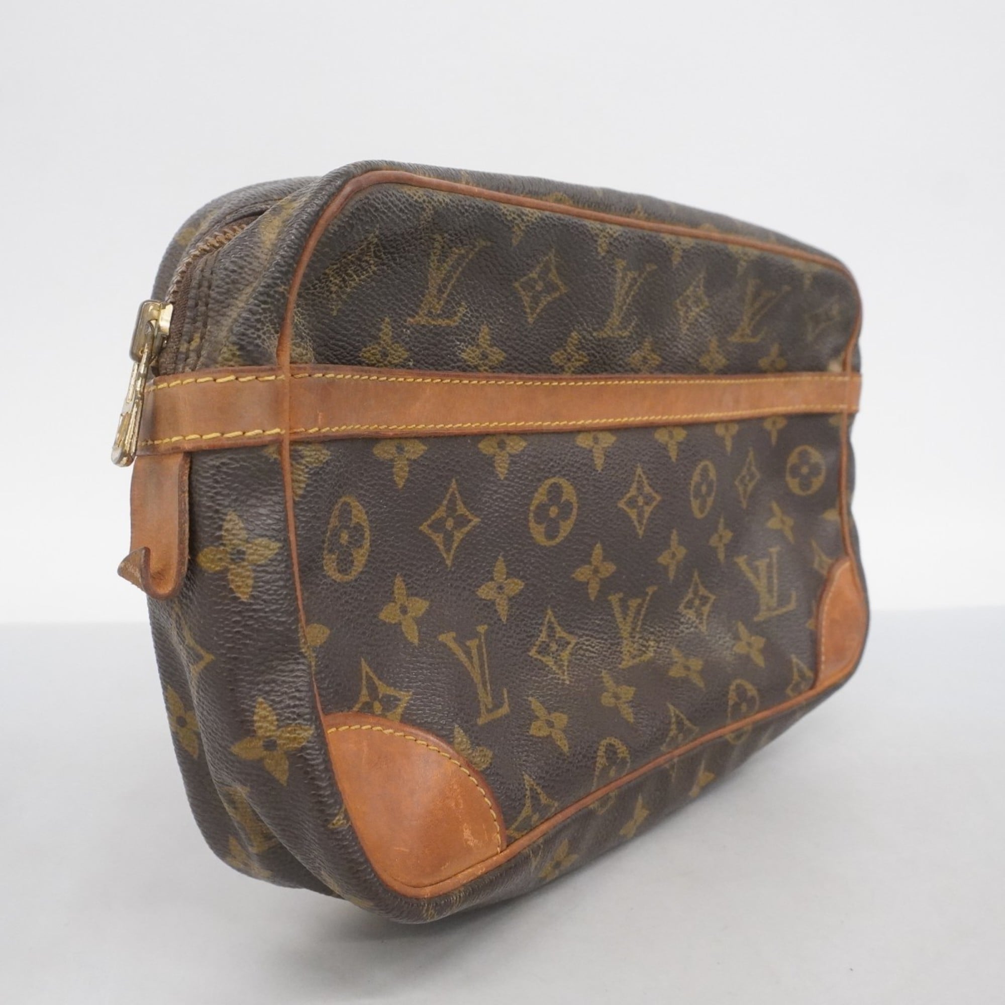 Louis Vuitton Brown Clutch Bag (Pre-Owned)