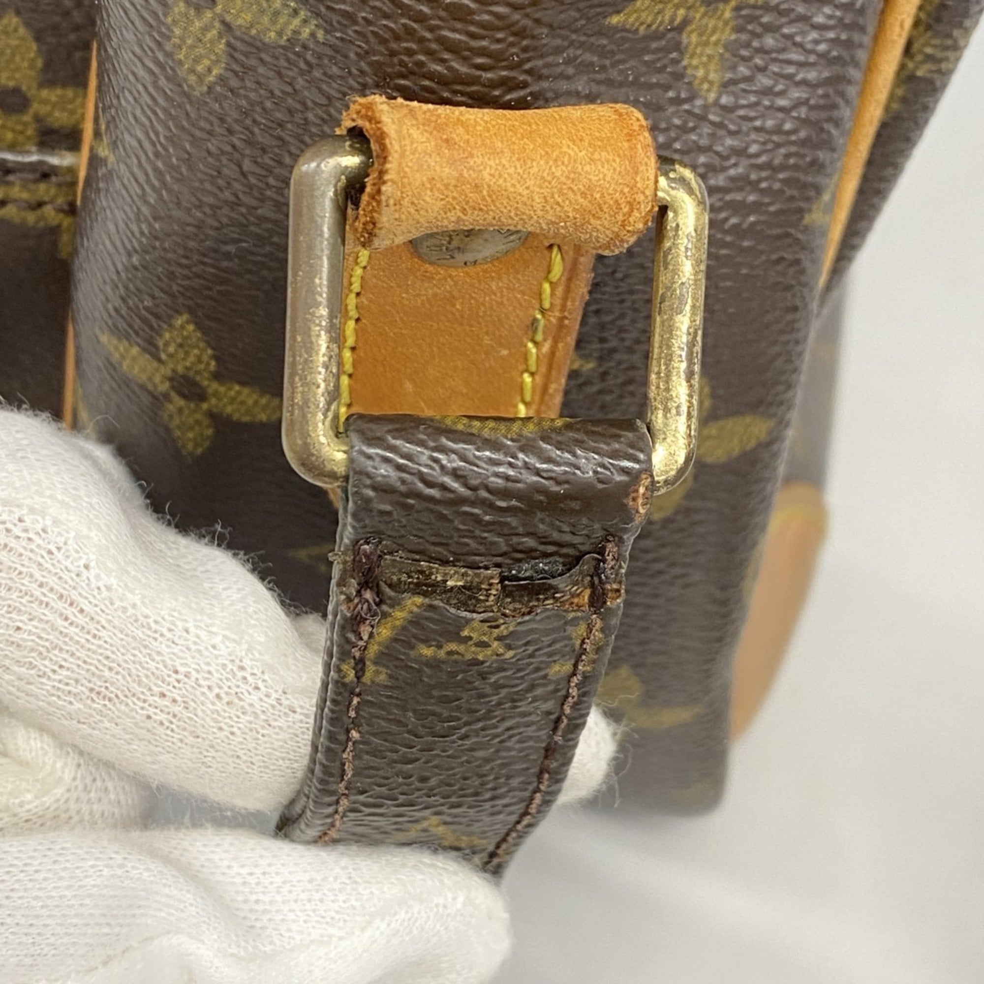 Louis Vuitton Brown Shoulder Bag (Pre-Owned)