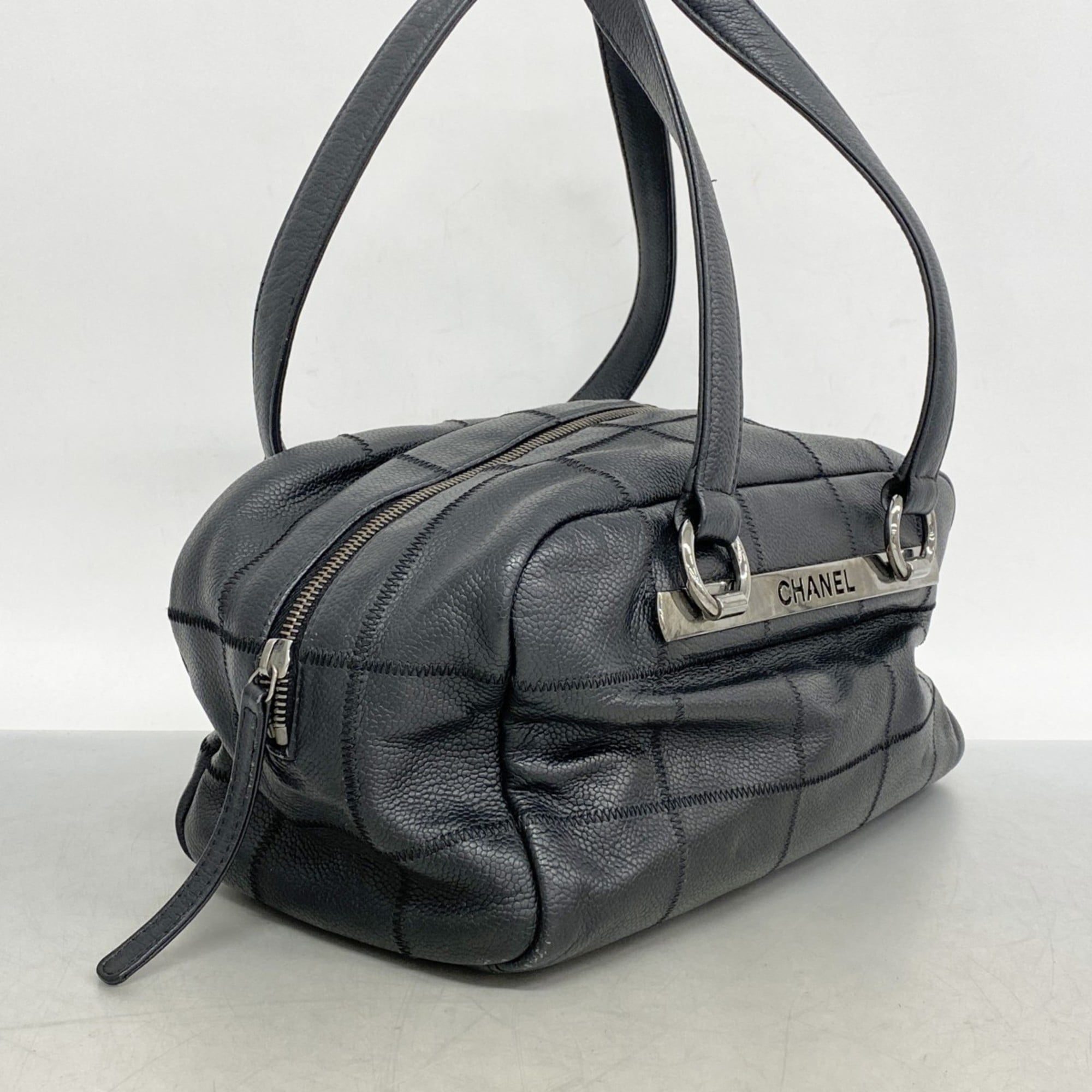 Chanel Black Grained Calfskin Shoulder Bag (Pre-Owned)