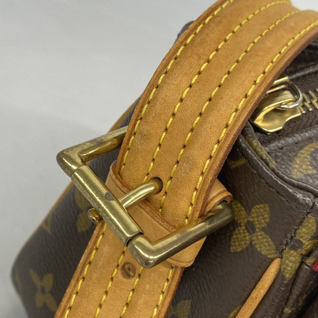 Louis Vuitton Brown Shoulder Bag (Pre-Owned)