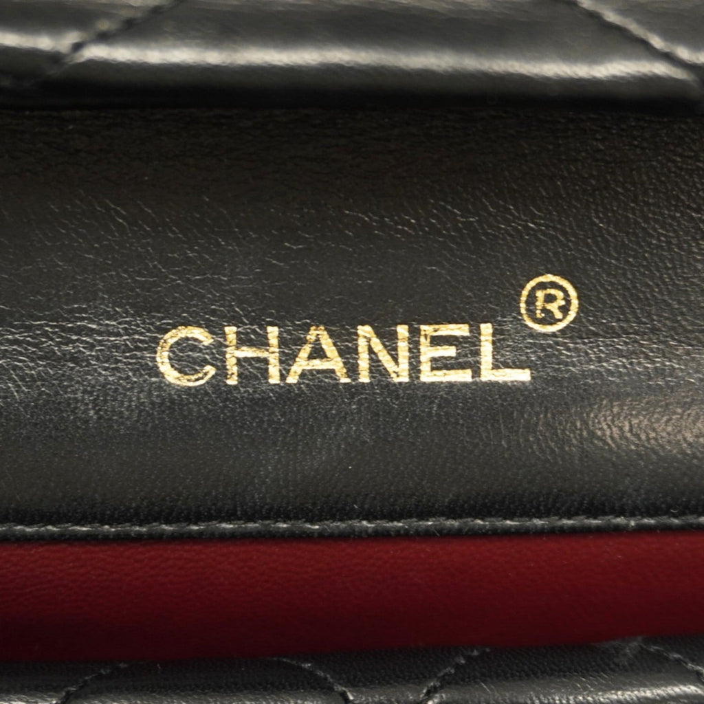 Chanel Black Leather Shoulder Bag (Pre-Owned)