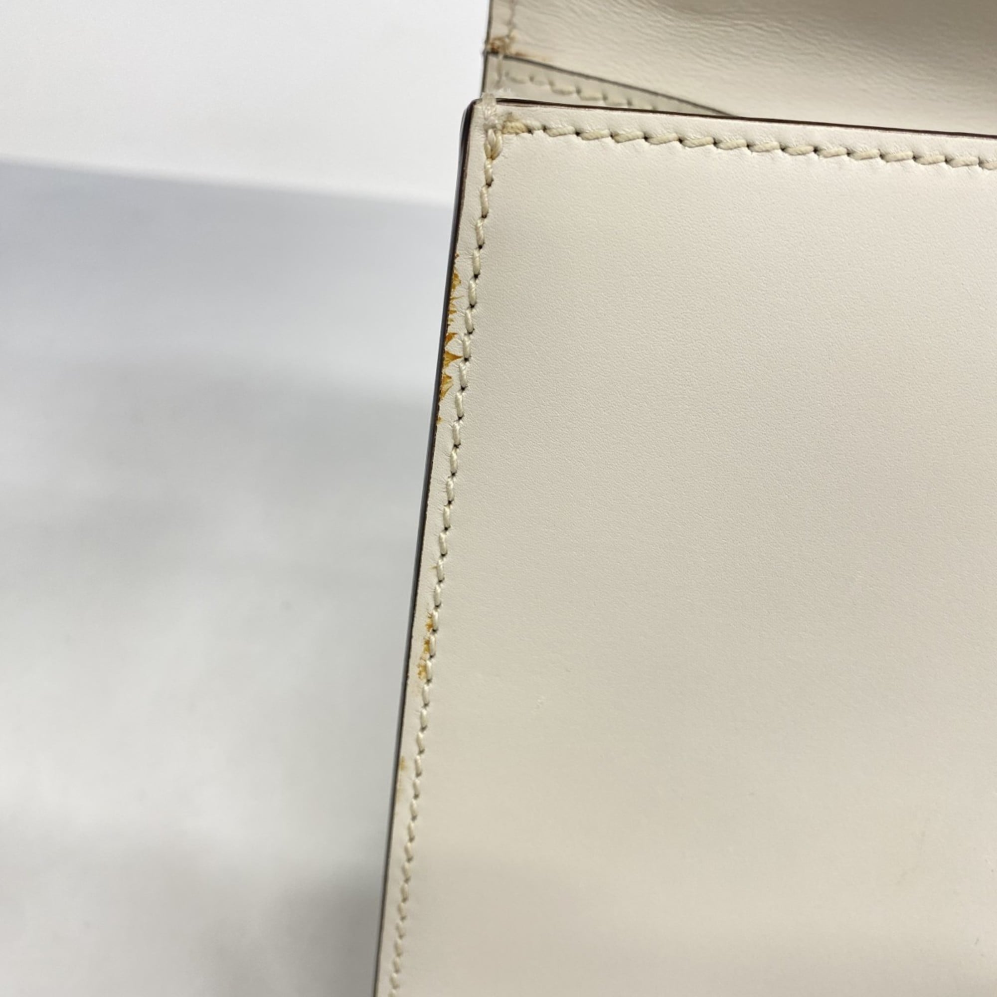 Gucci Ivory Leather Handbag (Pre-Owned)