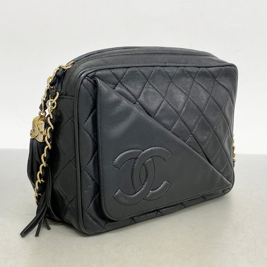 Chanel Black Leather Shoulder Bag (Pre-Owned)