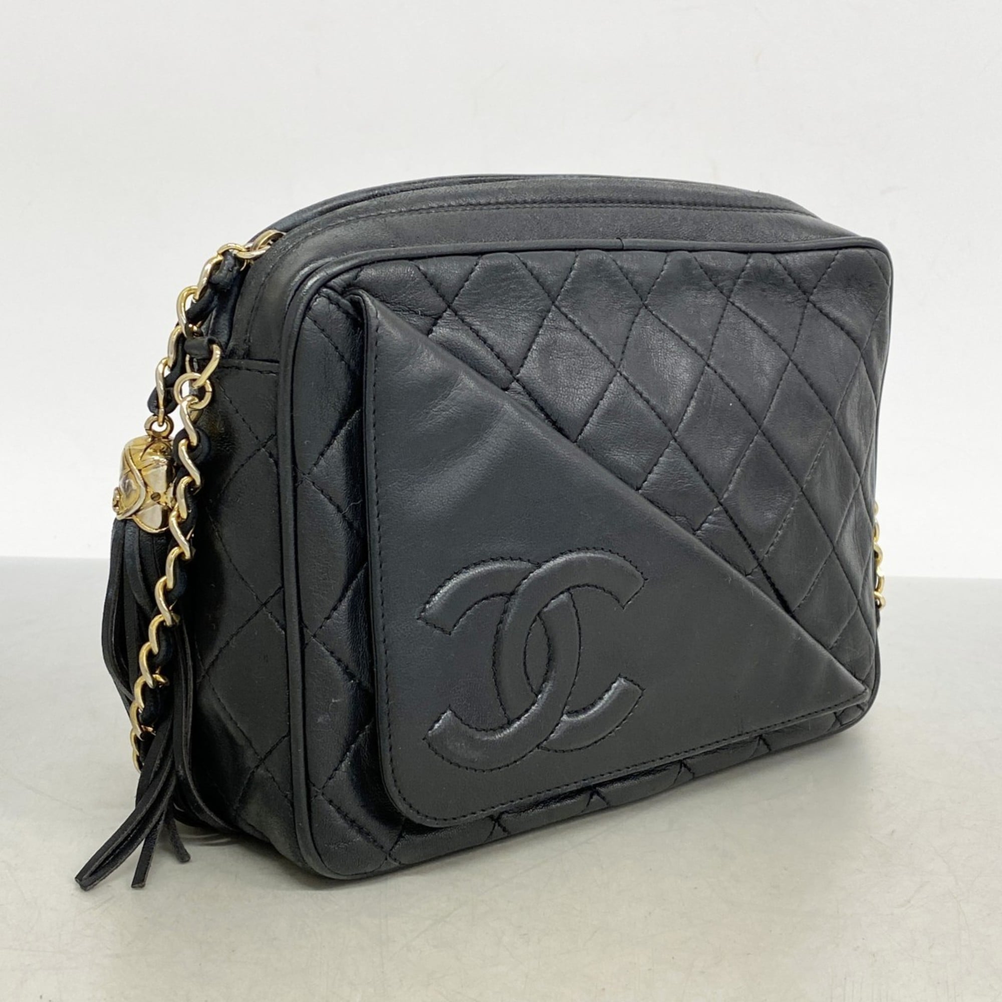Chanel Black Leather Shoulder Bag (Pre-Owned)