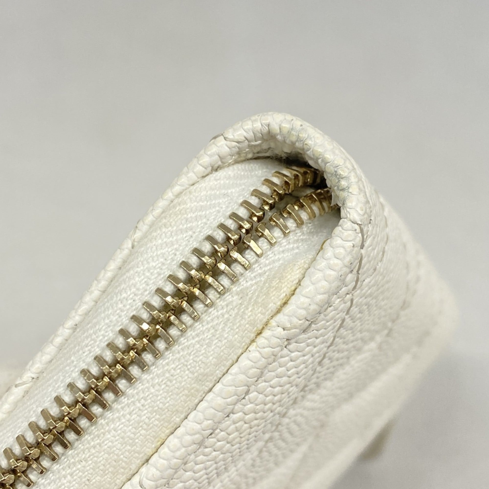 Chanel White Grained Calfskin Coin Purse/Coin Case (Pre-Owned)