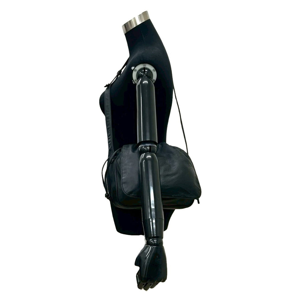 Loewe Black Leather Pochette Shoulder Bag (Pre-Owned)