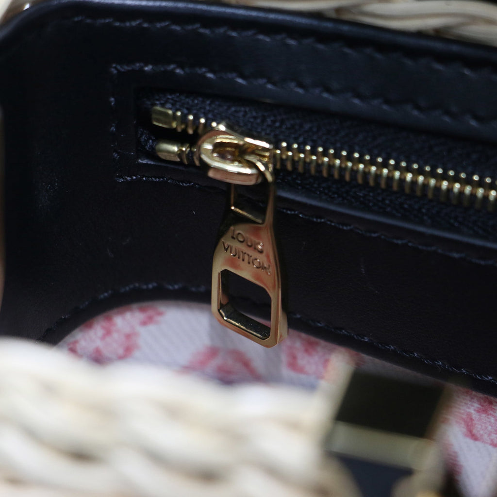 Louis Vuitton Black Natural Leather Handbag (Pre-Owned)
