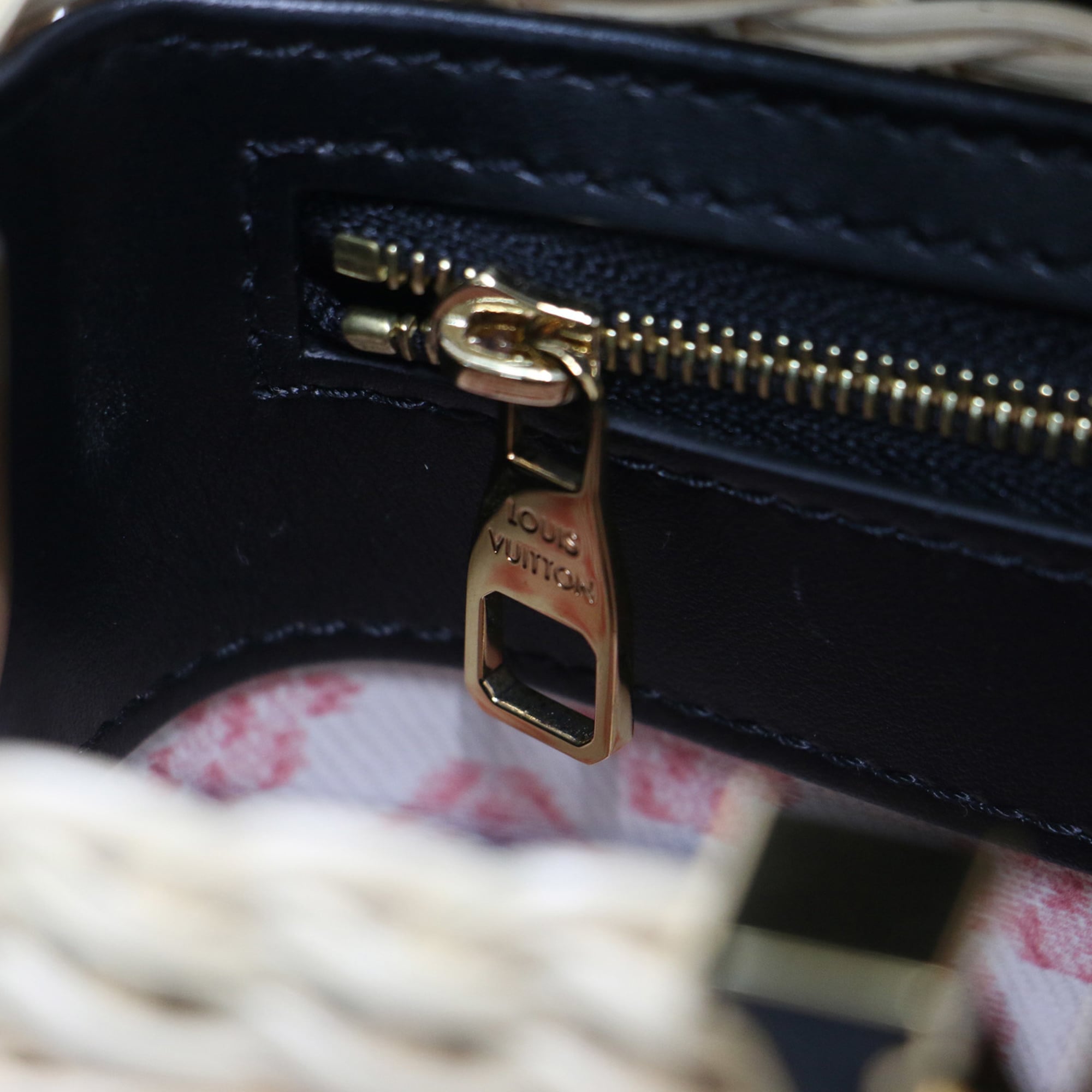 Louis Vuitton Black Natural Leather Handbag (Pre-Owned)