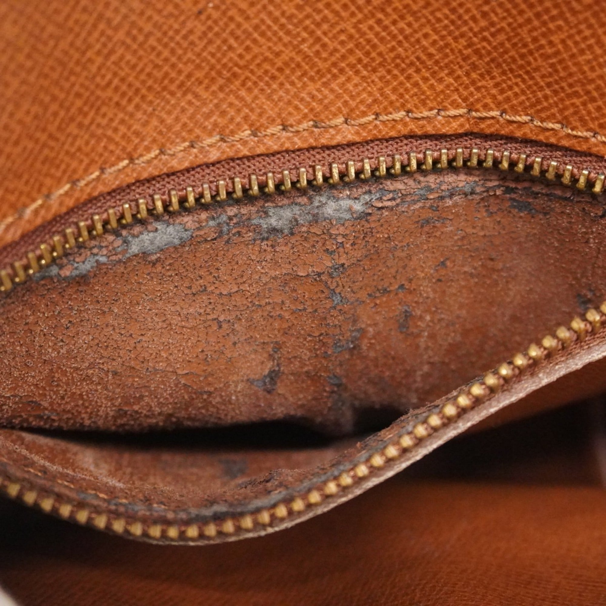 Louis Vuitton Brown Shoulder Bag (Pre-Owned)