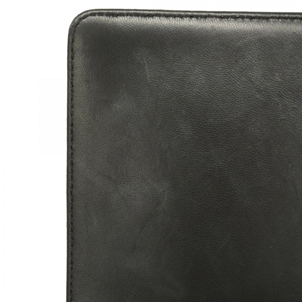 Chanel Black Leather Shoulder Bag (Pre-Owned)