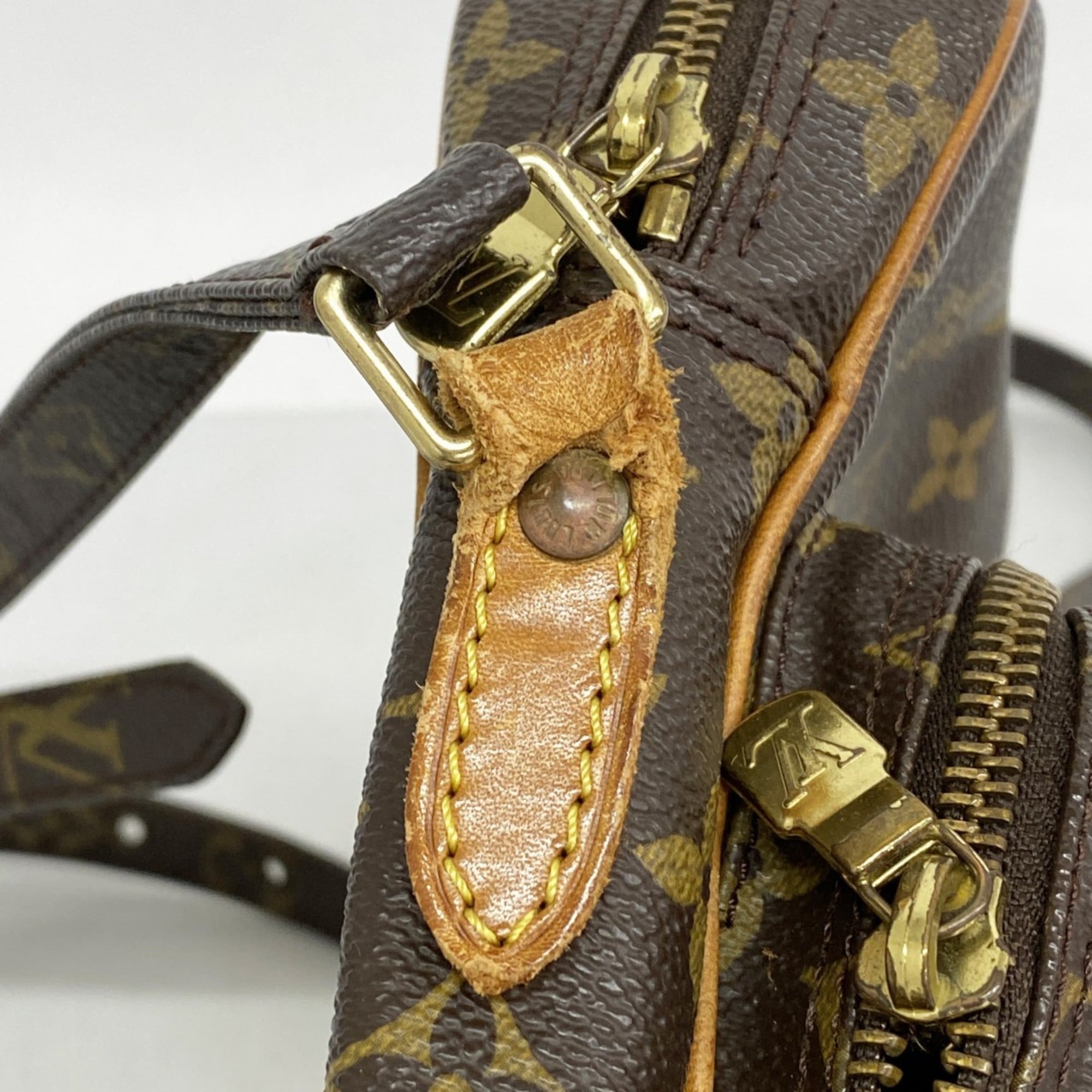Louis Vuitton Brown Shoulder Bag (Pre-Owned)