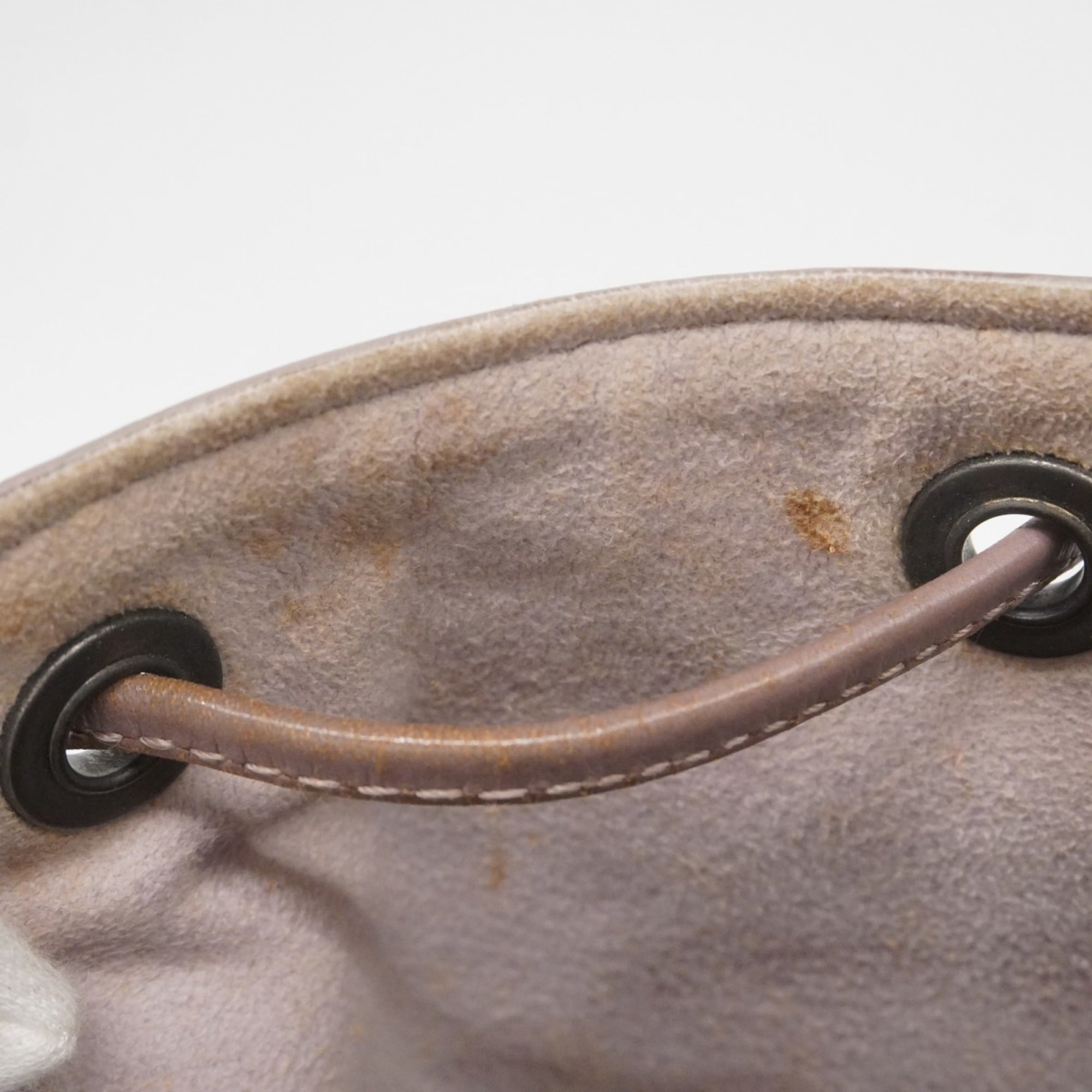 Louis Vuitton Lilac Shoulder Bag (Pre-Owned)