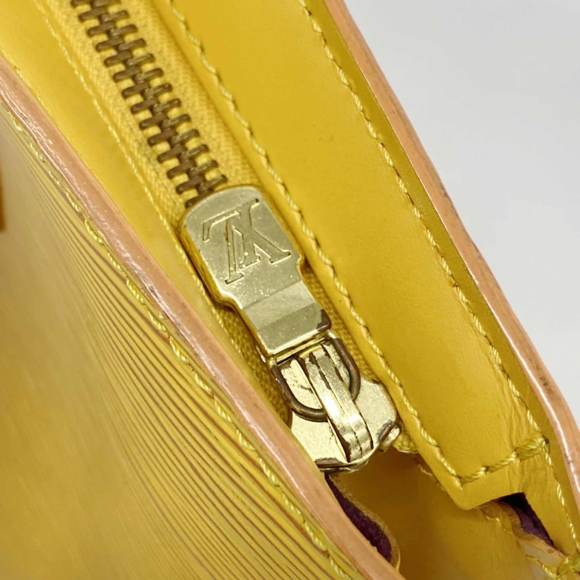 Louis Vuitton Jaune Handbag (Pre-Owned)