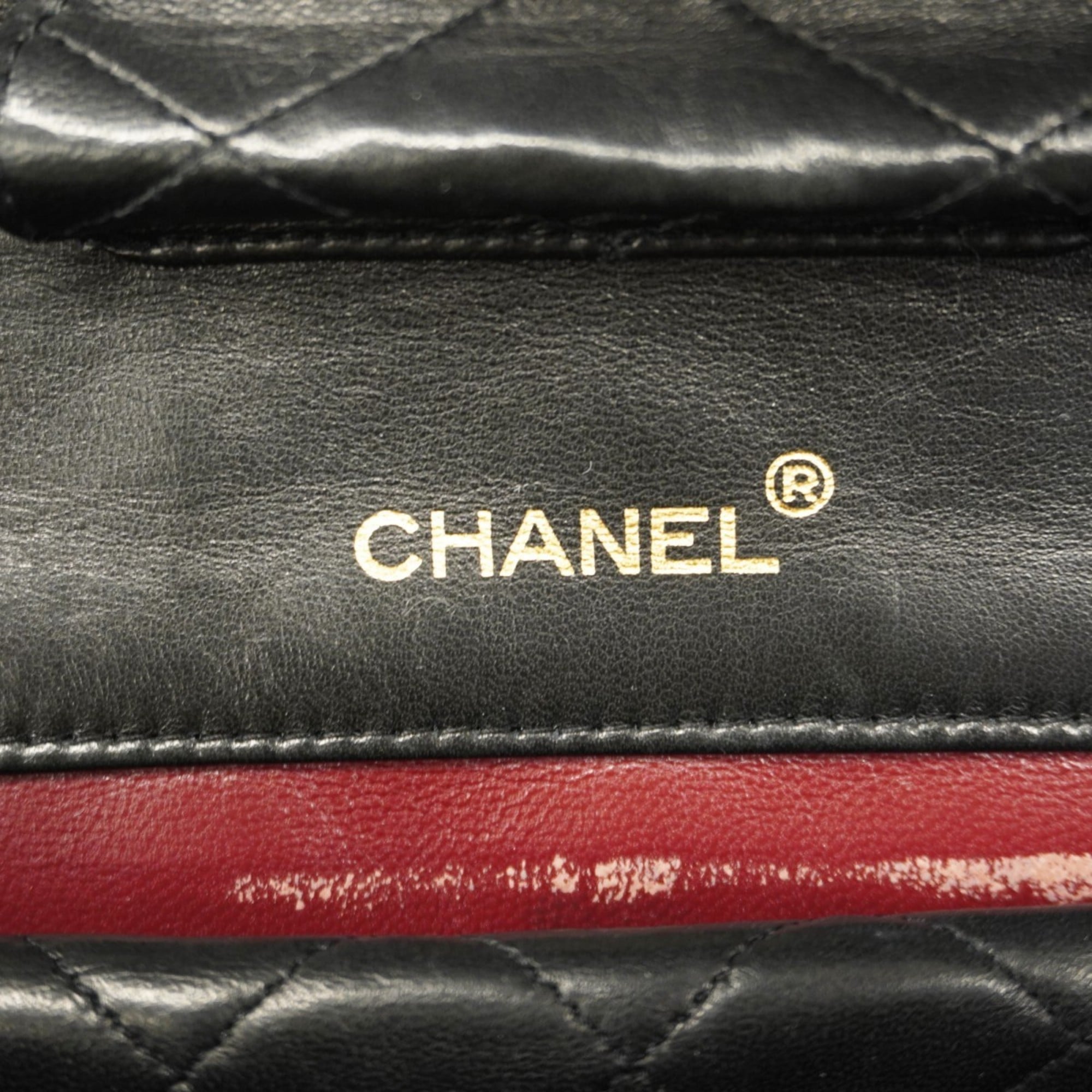 Chanel Black Leather Shoulder Bag (Pre-Owned)