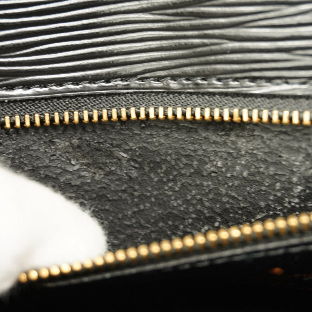 Louis Vuitton Noir Handbag (Pre-Owned)