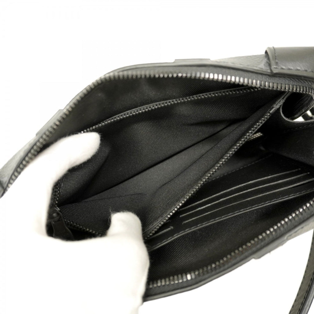 Louis Vuitton Black Shoulder Bag (Pre-Owned)