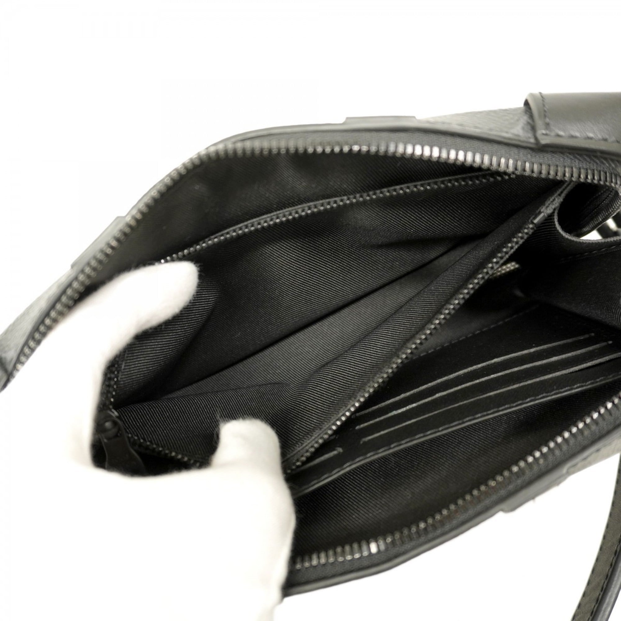 Louis Vuitton Black Shoulder Bag (Pre-Owned)