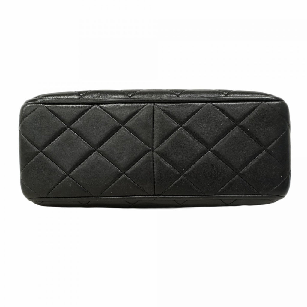 Chanel Black Leather Shoulder Bag (Pre-Owned)