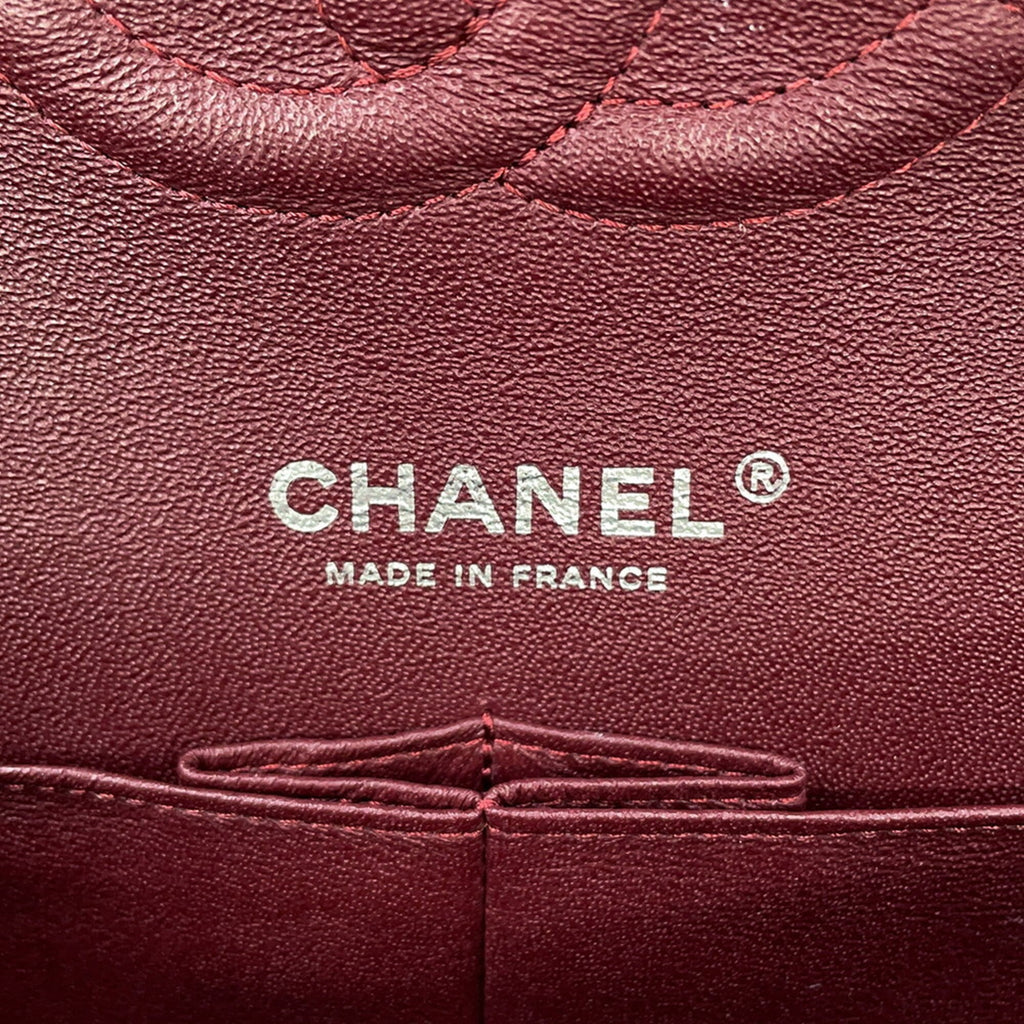 Chanel Matelasse Black Leather Shoulder Bag (Pre-Owned)