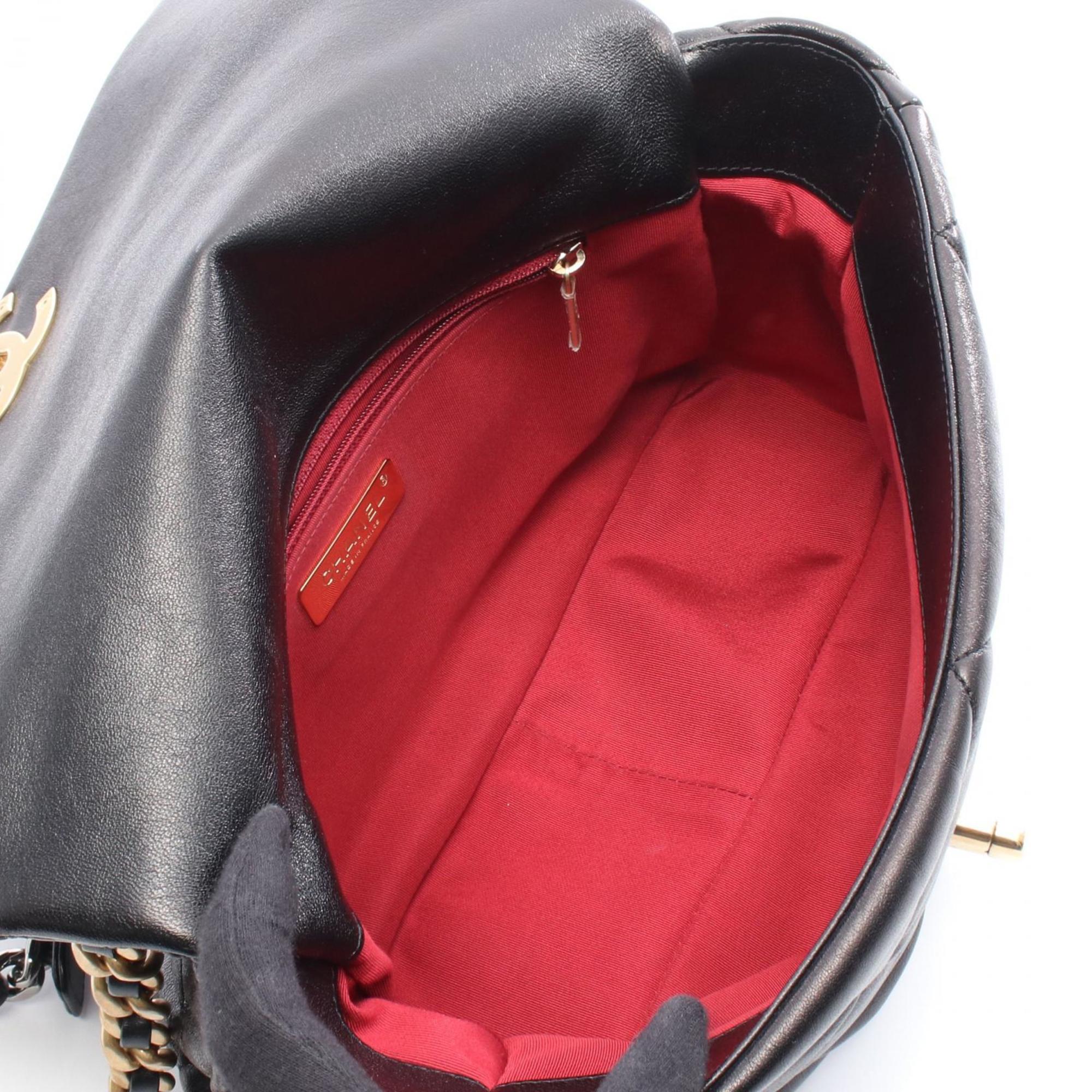 Chanel Black Leather Shoulder Bag (Pre-Owned)