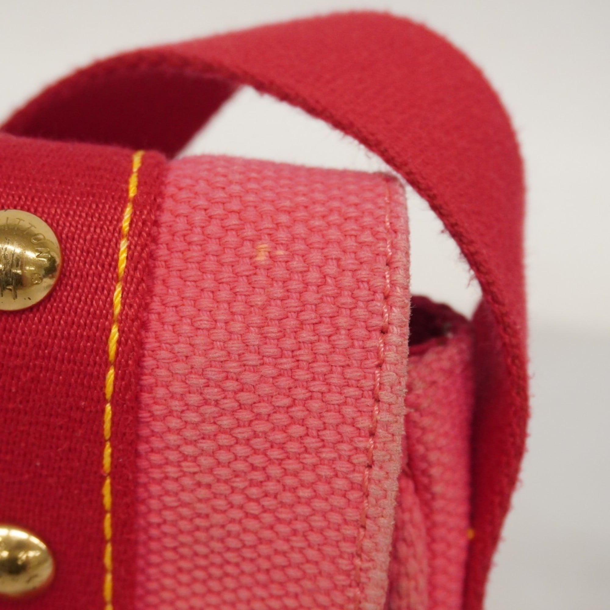 Louis Vuitton Rose Handbag (Pre-Owned)