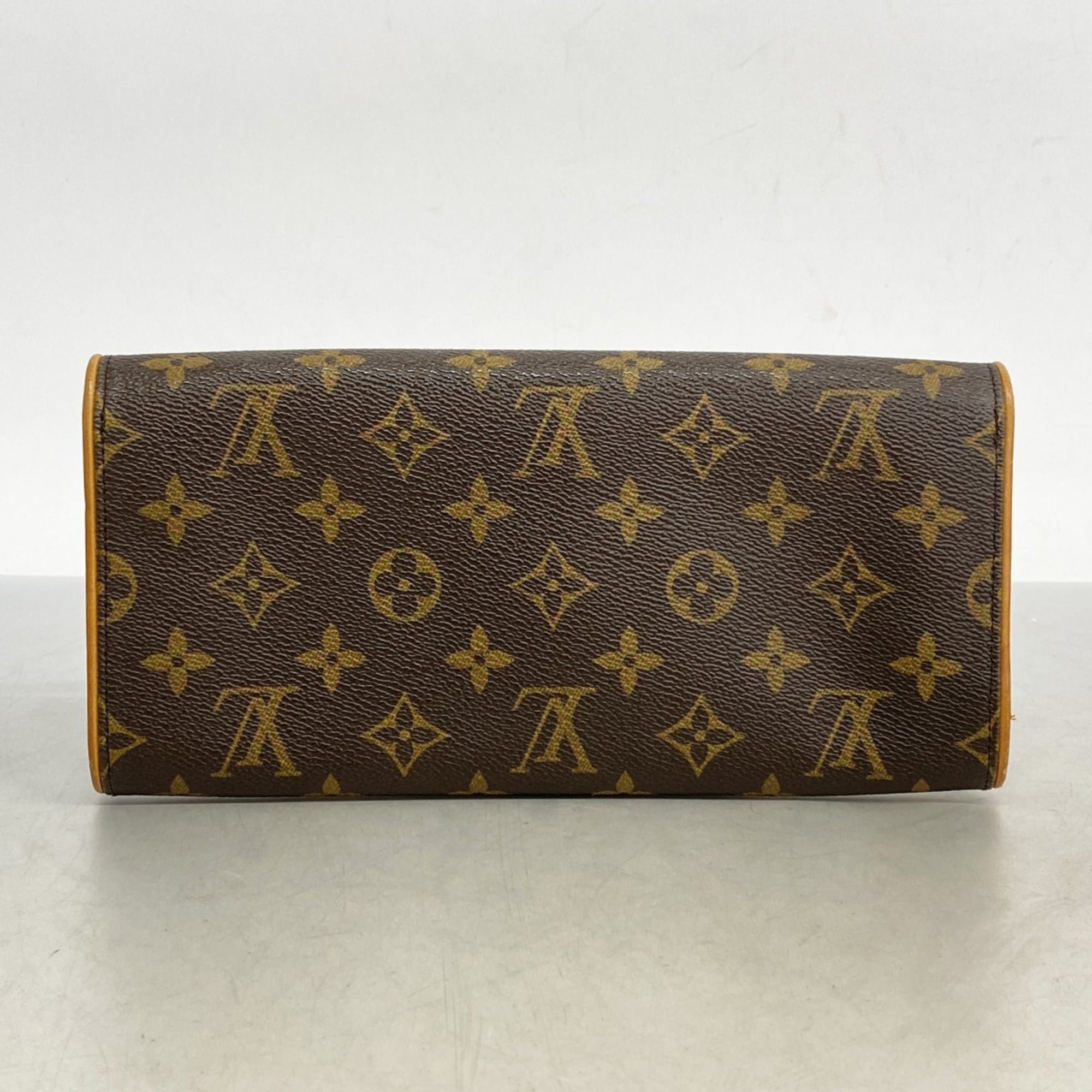 Louis Vuitton Brown Shoulder Bag (Pre-Owned)