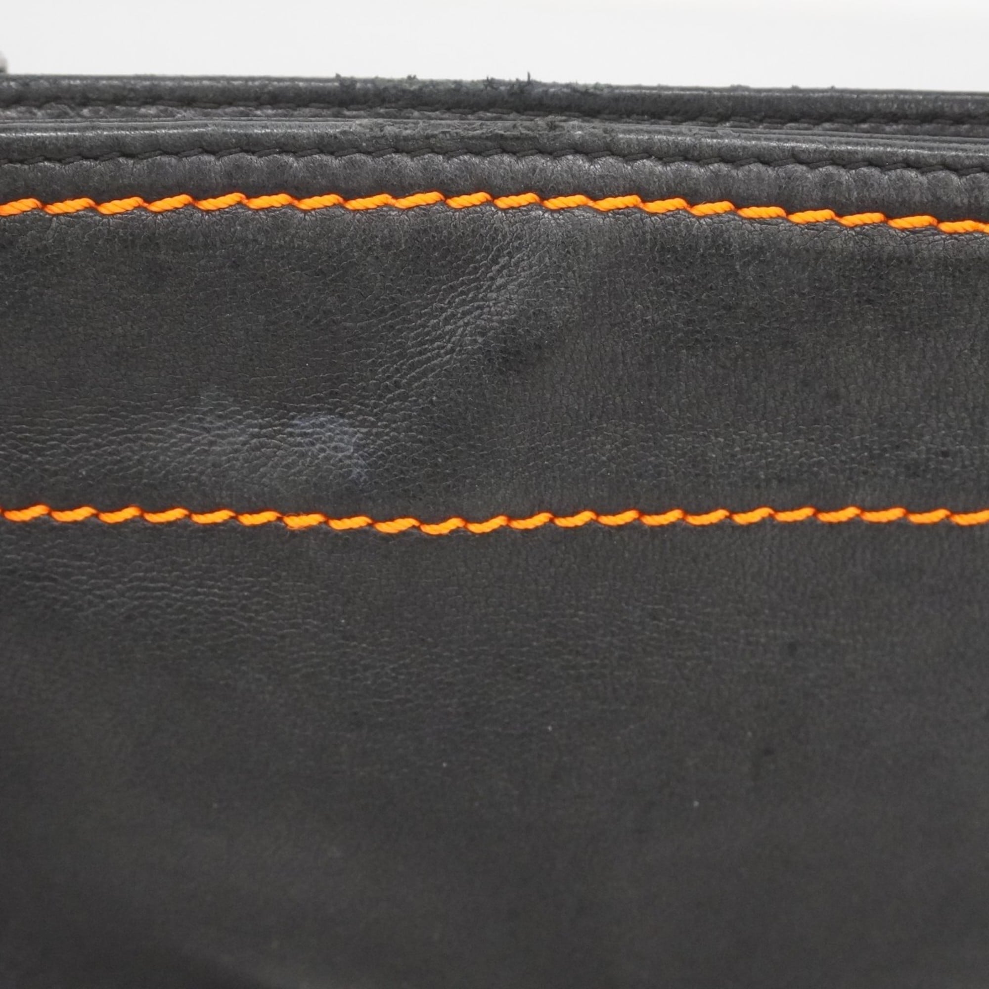 Chanel Black Leather Handbag (Pre-Owned)
