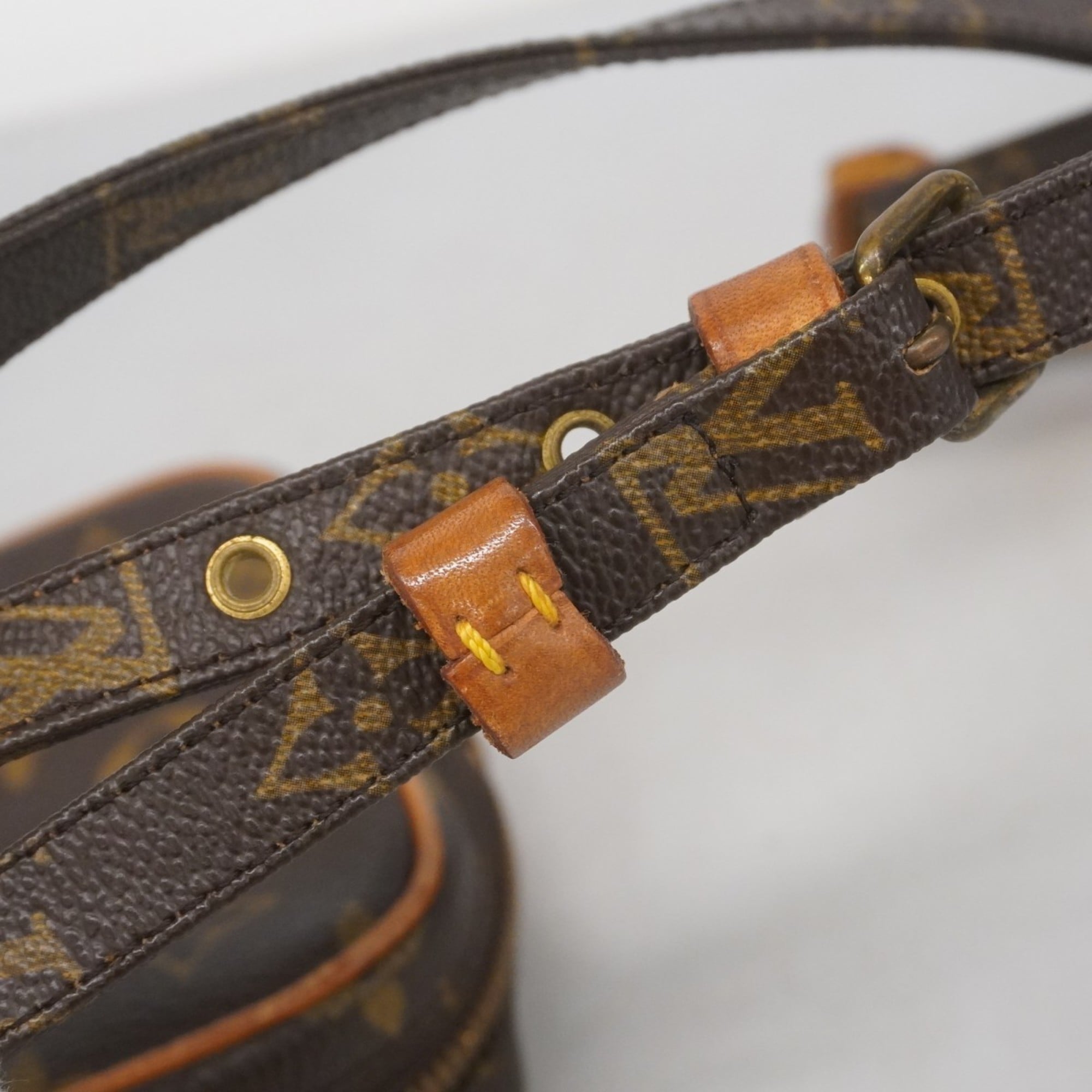 Louis Vuitton Brown Shoulder Bag (Pre-Owned)