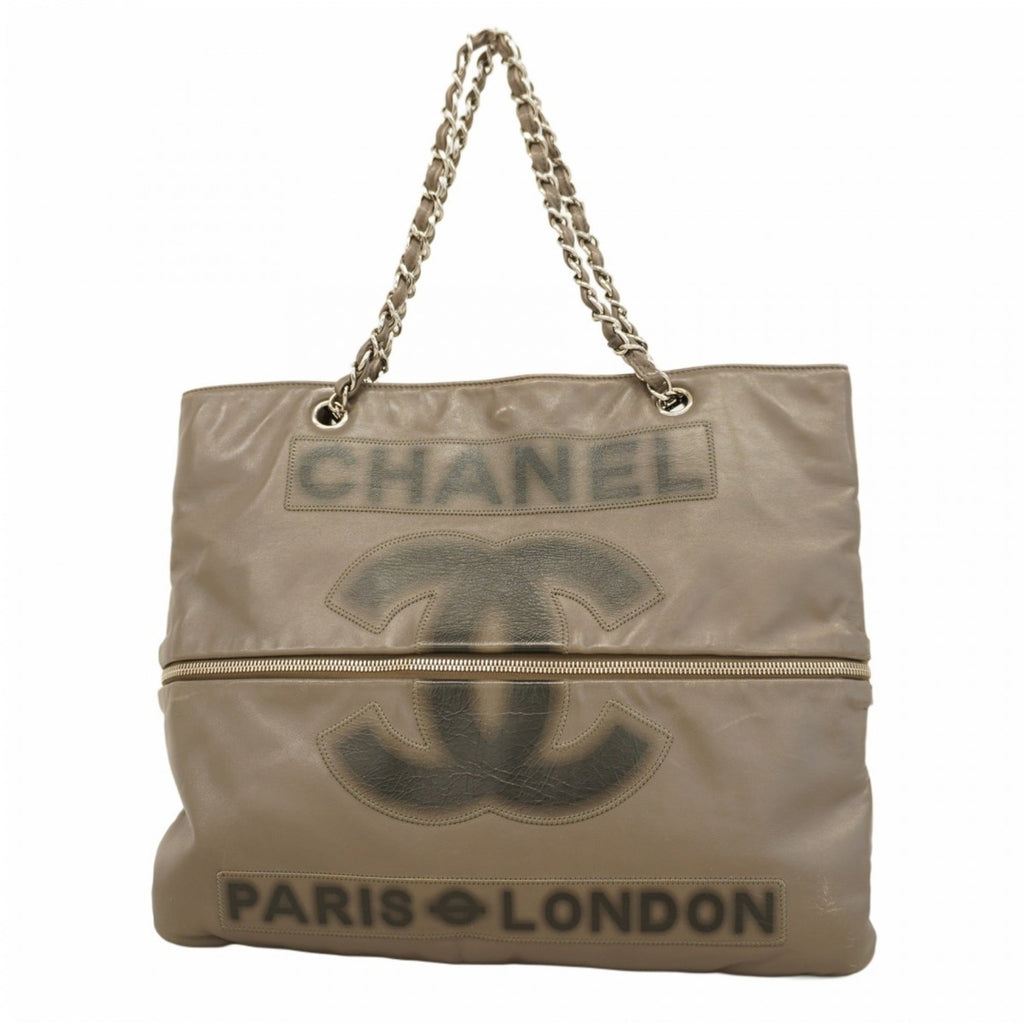 Chanel Gray Leather Shoulder Bag (Pre-Owned)