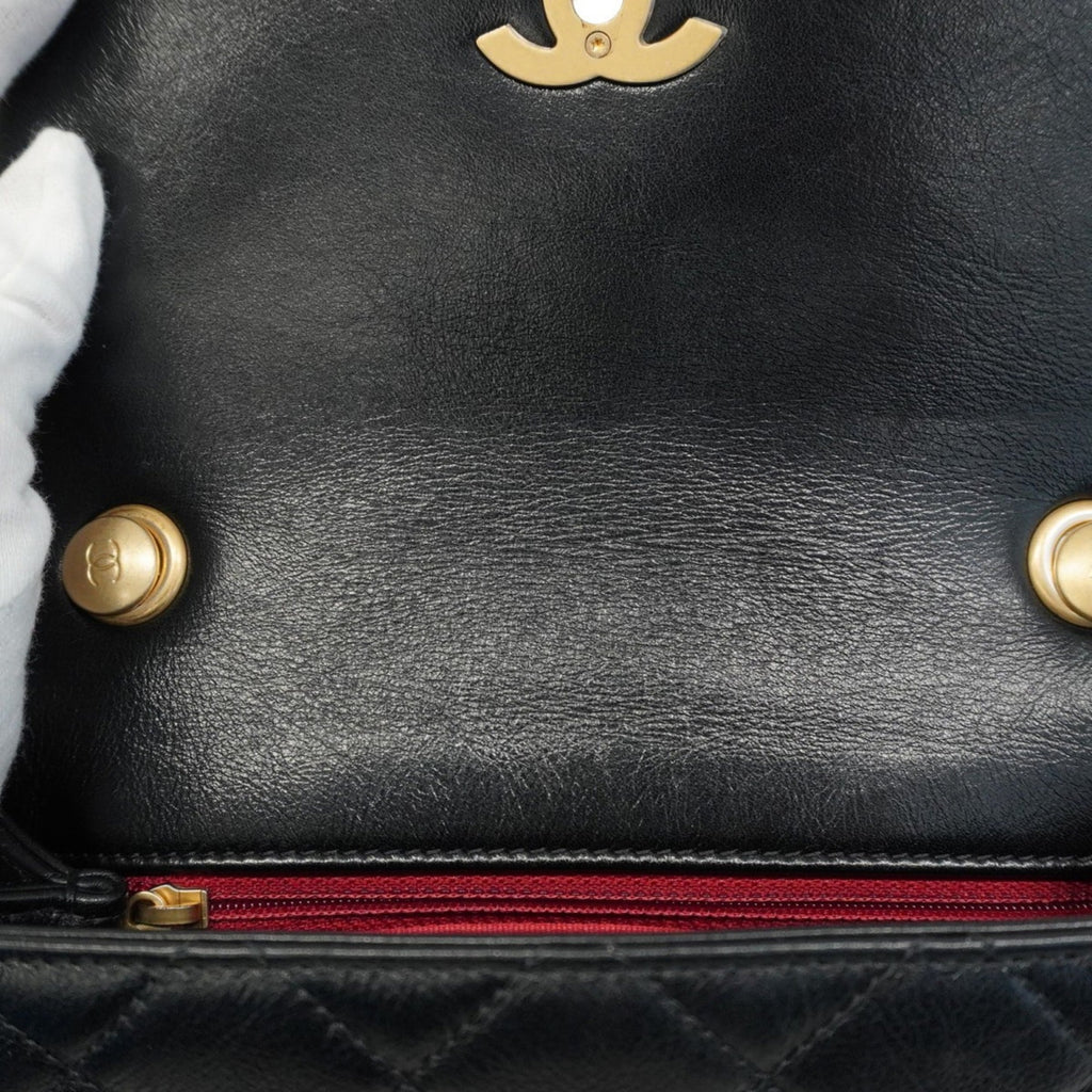 Chanel Black Leather Shoulder Bag (Pre-Owned)